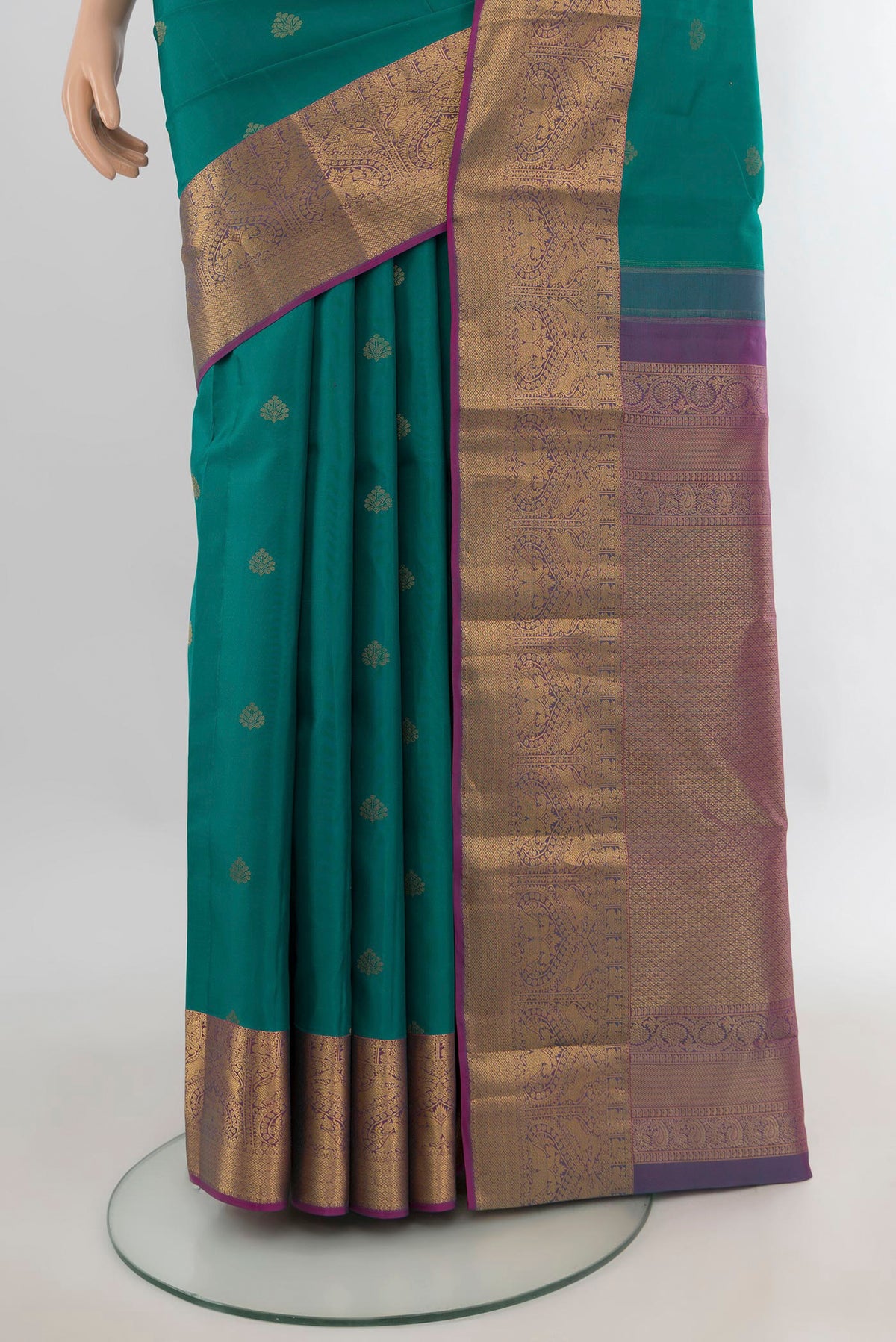 Pleats and pallu of Pure Silk Green Kanjivaram Saree with Zari Butta on the body and Zari Border. 