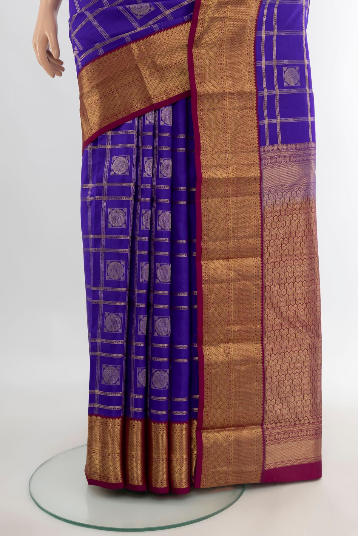 Pleats and pallu of Pure Silk Dark Blue Kanchipuram Saree with Checked design on the body and Zari Border. 