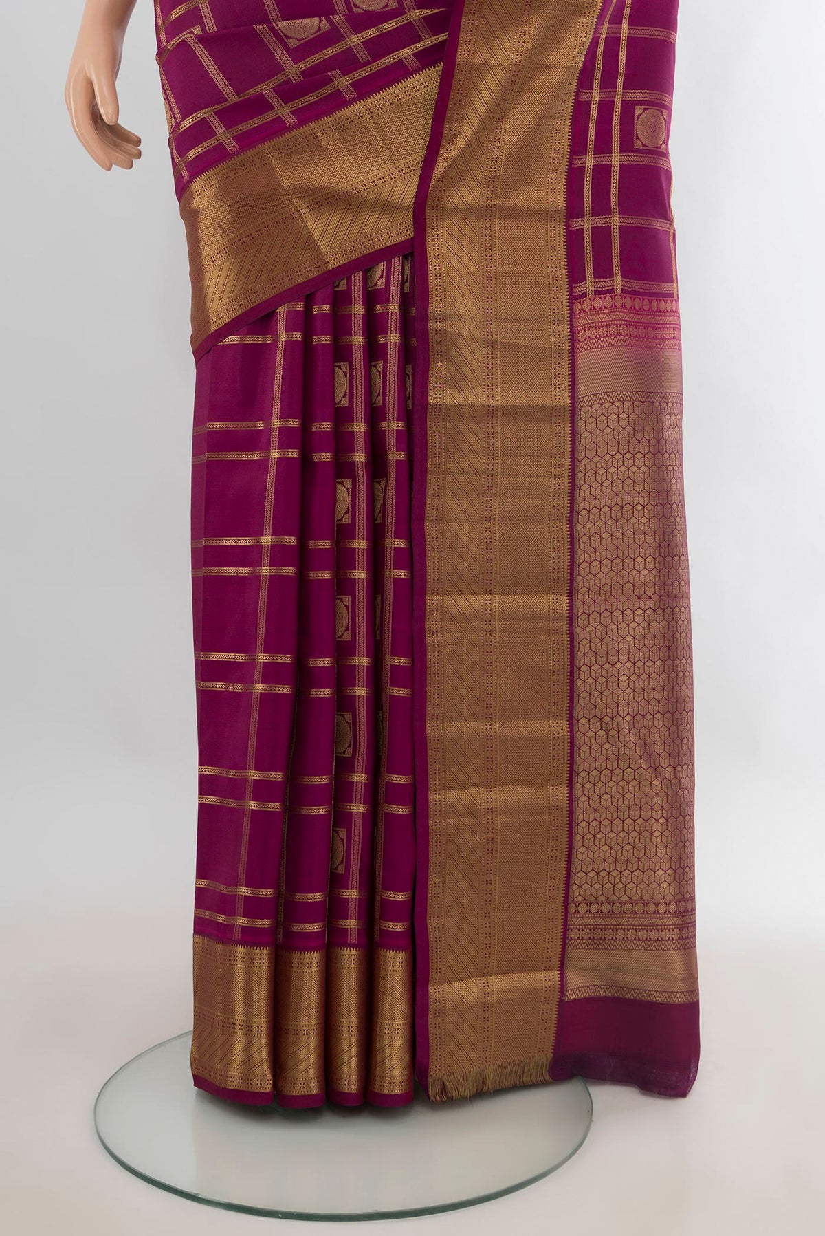 Pleats and pallu of Pure Silk Maroon Kanchipuram Saree with Checked design on the body and Zari Border. 
