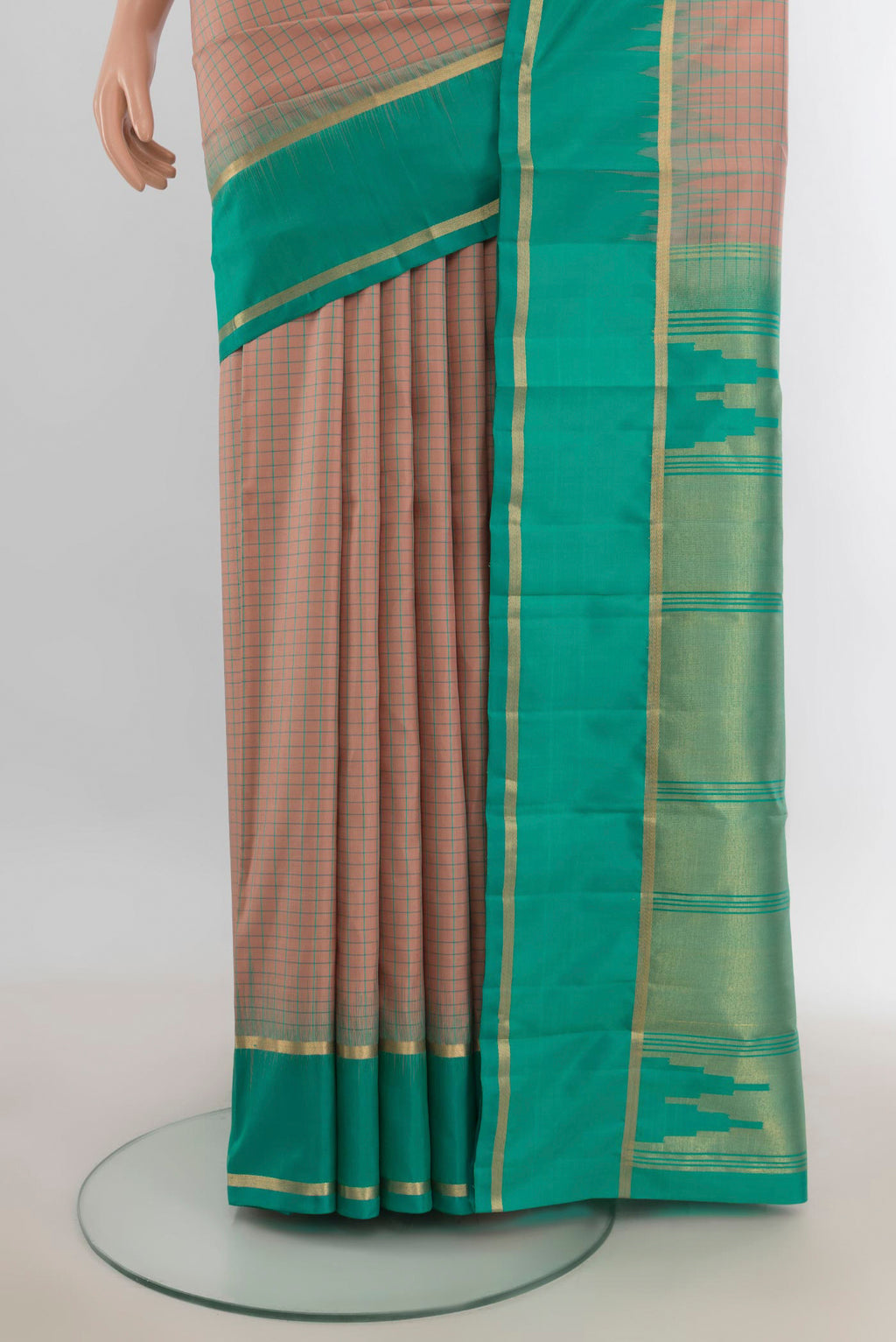Pleats and pallu of Pure Silk Rose Gold Kanchipuram Saree with Checked design on the body and Silk Border. 
