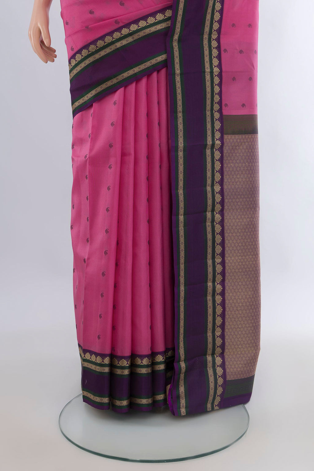 Pleats and pallu of Pure Silk Rose pink Kanjivaram Saree with Thread Butta on the body and Thread Border. 