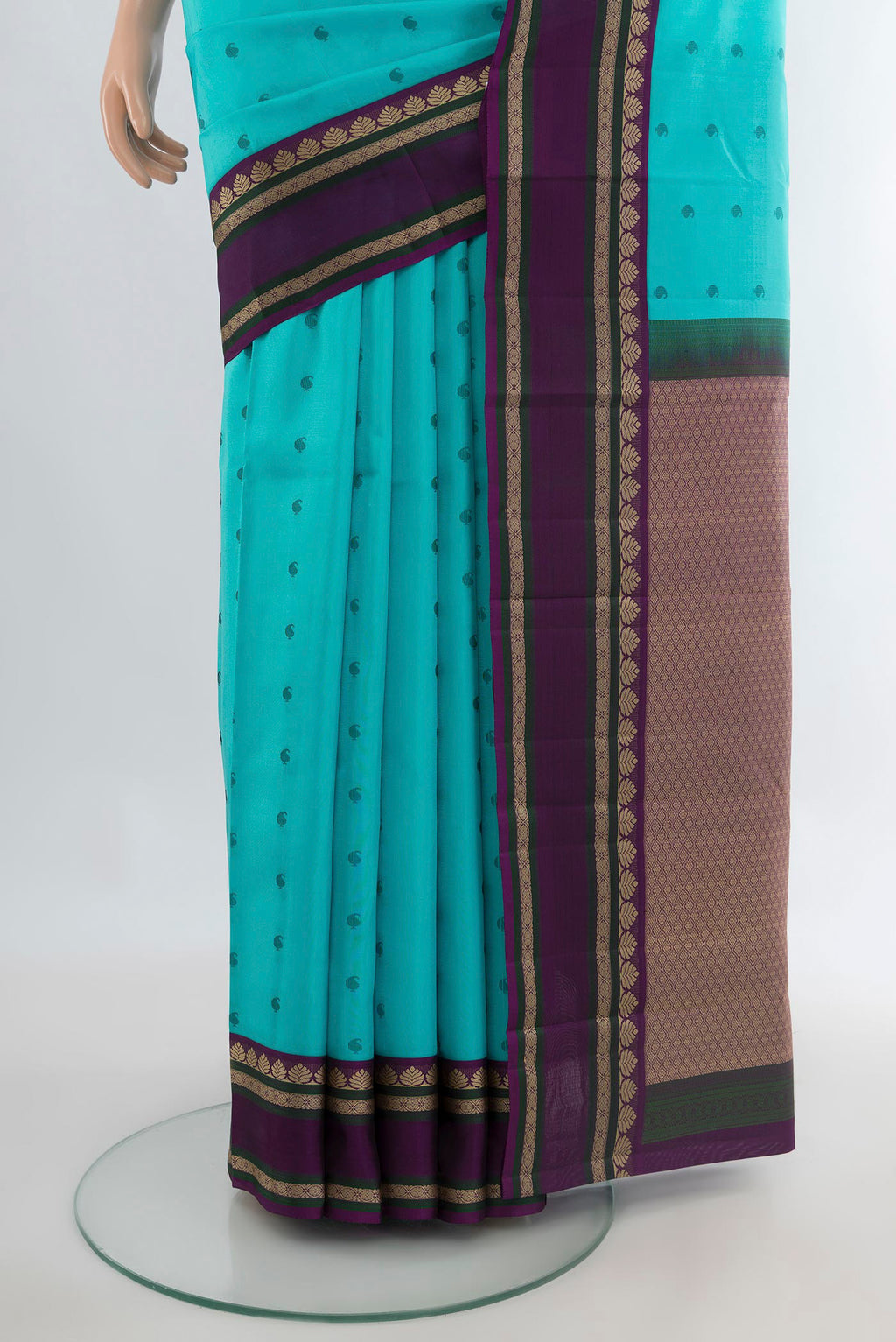 Pleats and pallu of Pure Silk Light Blue Kanjivaram Saree with Thread Butta on the body and Plain Border. 