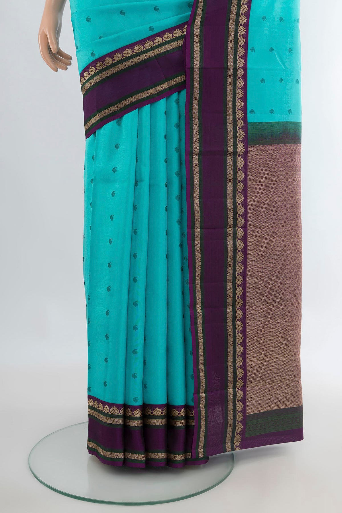 Pleats and pallu of Pure Silk Light Blue Kanjivaram Saree with Thread Butta on the body and Plain Border. 