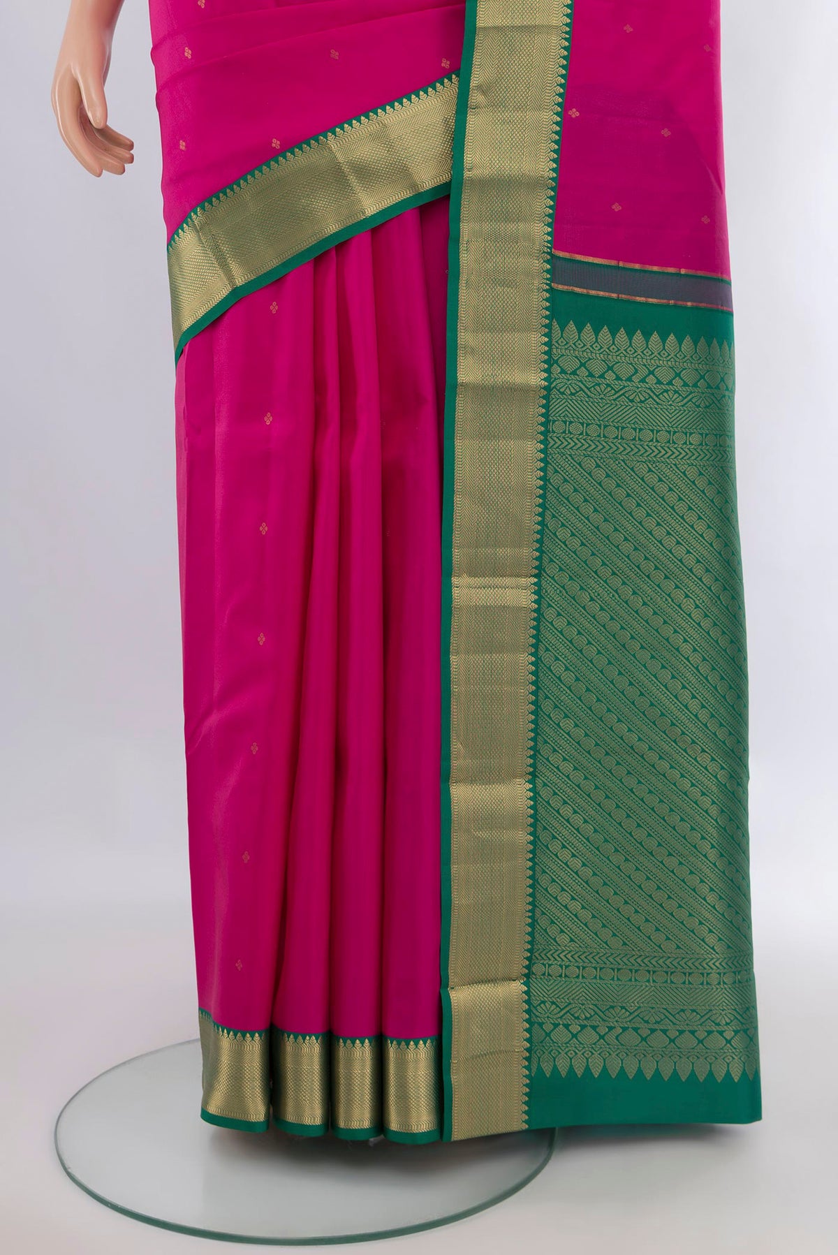 Pleats and pallu of Pure Silk Pink Kanjivaram Saree with Zari Butta on the body and Zari Border. 
