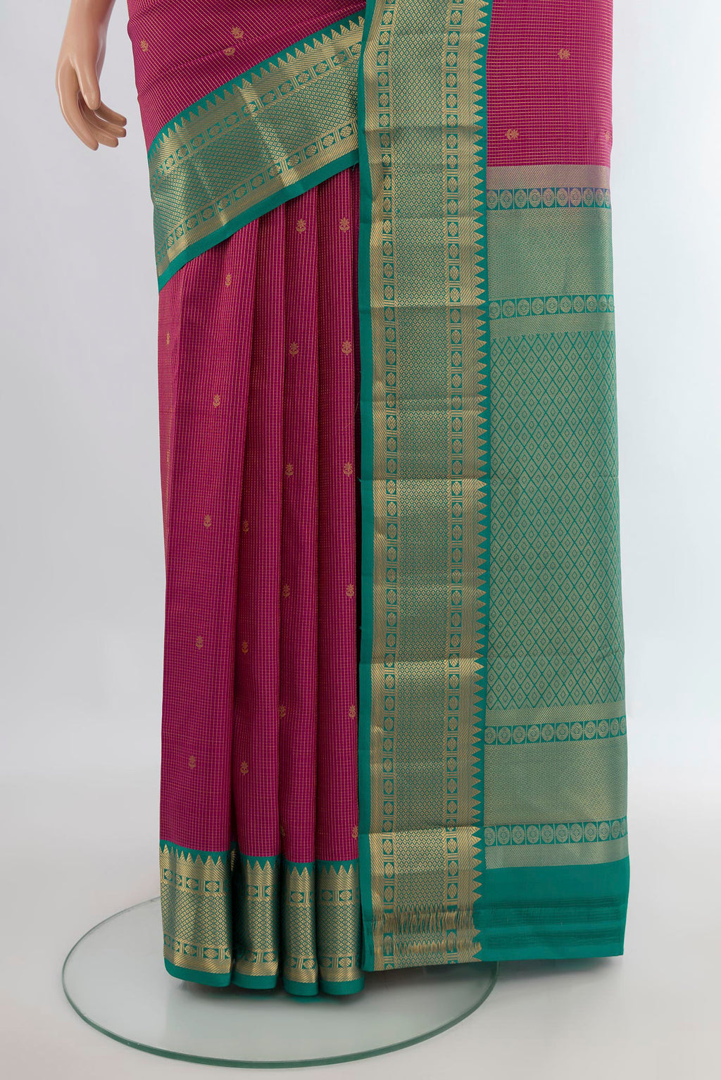 Pleats and pallu of Pure Silk Pink Kanjivaram Saree with Zari Butta on the body and Zari Border. 