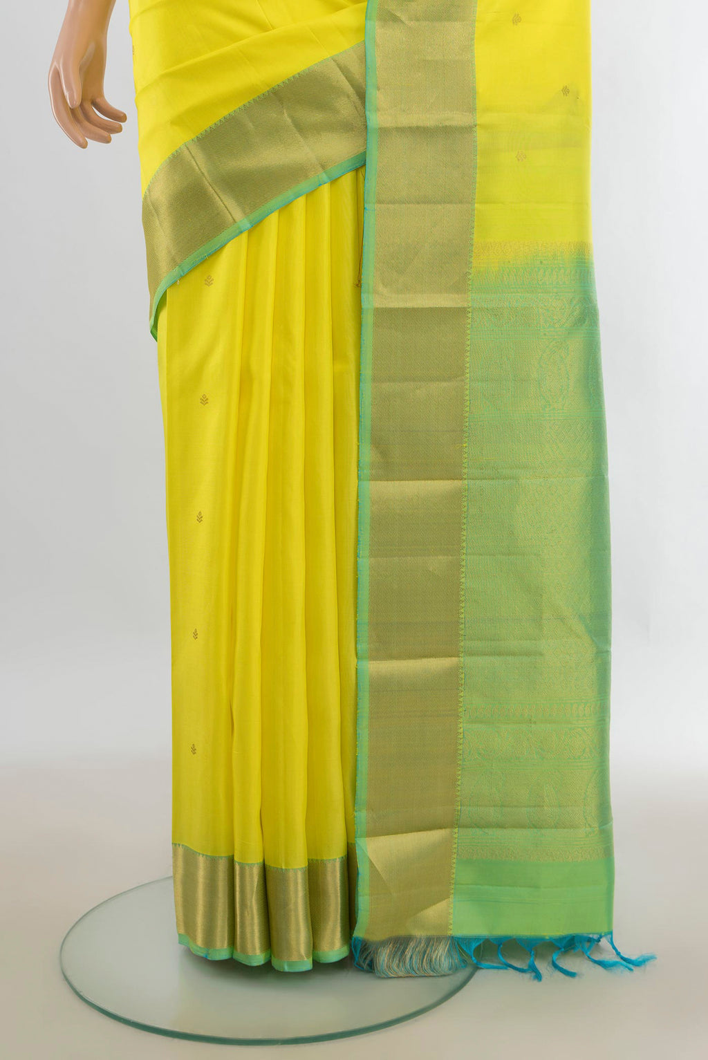 Pleats and pallu of Pure Silk Lemon Yellow Kanchipuram Saree with Zari Butta on the body and Zari Border. 