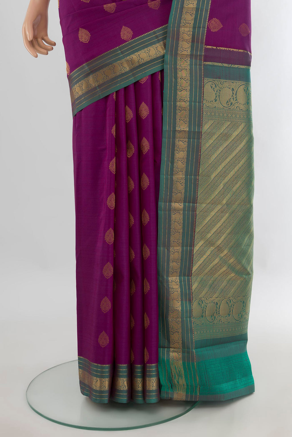 Pleats and pallu of Pure Silk Magenta Kanchipuram Saree with Zari Butta on the body and Zari Border. 