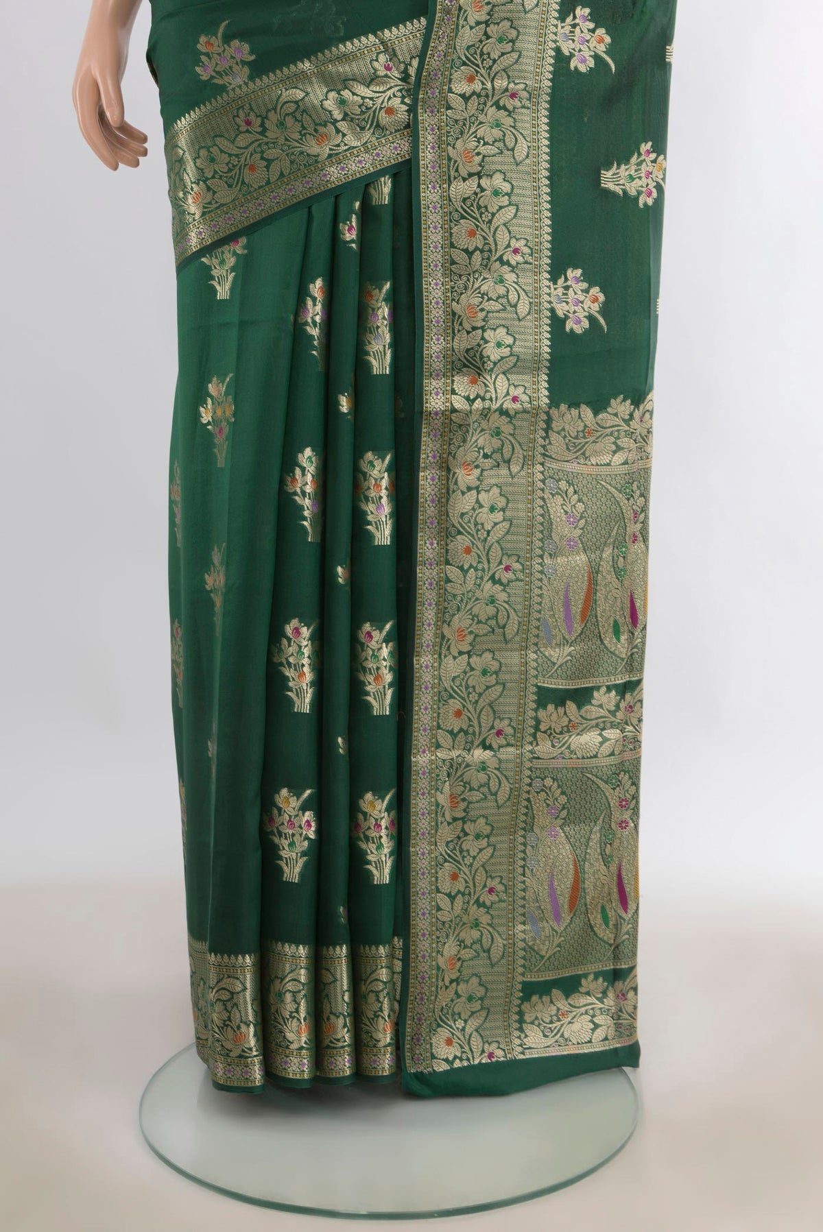 Pleats and pallu of Pure Silk Green Banarasi Tussar Saree with Zari Butta on the body and Zari Border. 
