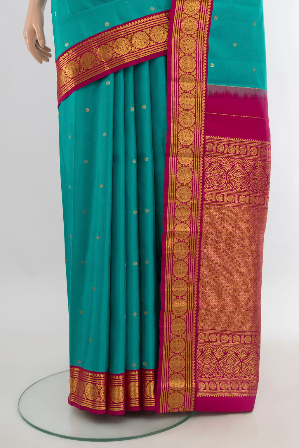 Pleats and pallu of Pure Silk Light Blue Kanjivaram Saree with Zari Butta on the body and Zari Border. 