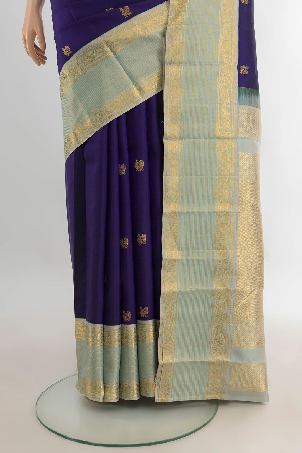 Pleats and pallu of Pure Silk Navy Blue Kanjivaram Saree with Zari Butta on the body and Zari Border. 