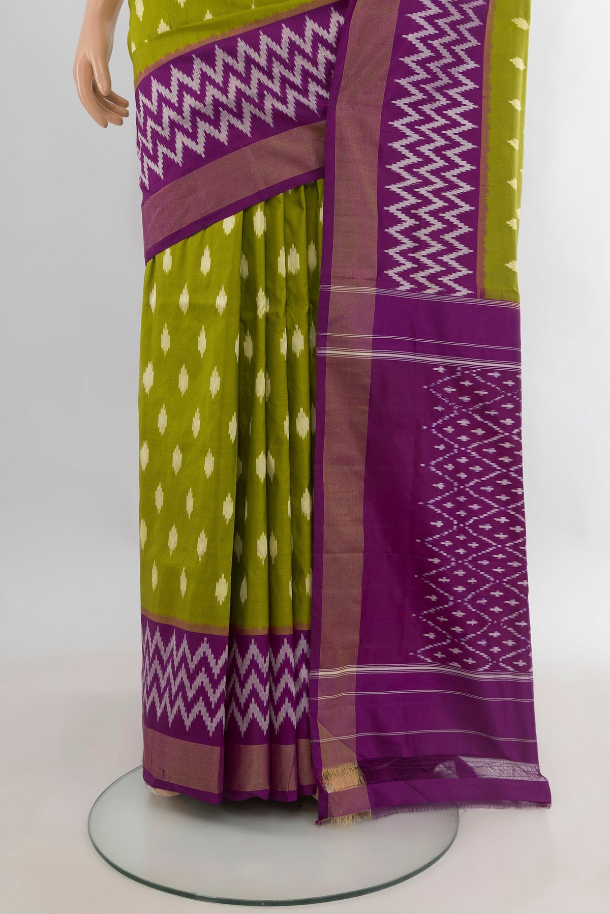 Pleats and pallu of Pure Silk Mehandi Green Pochampally Saree with Pure Ikat on the body and Ikat Border. 