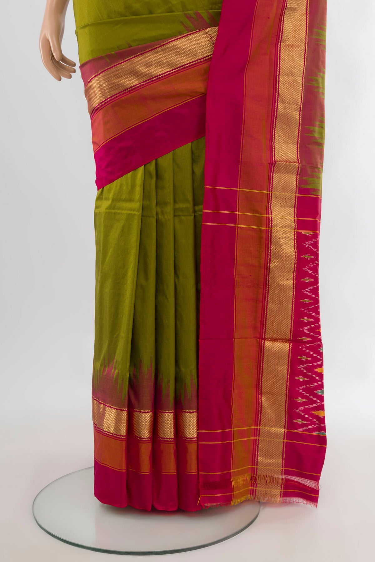 Pleats and pallu of Pure Silk Mehandi Green Pochampally Saree with Plain Body and Zari Border. 