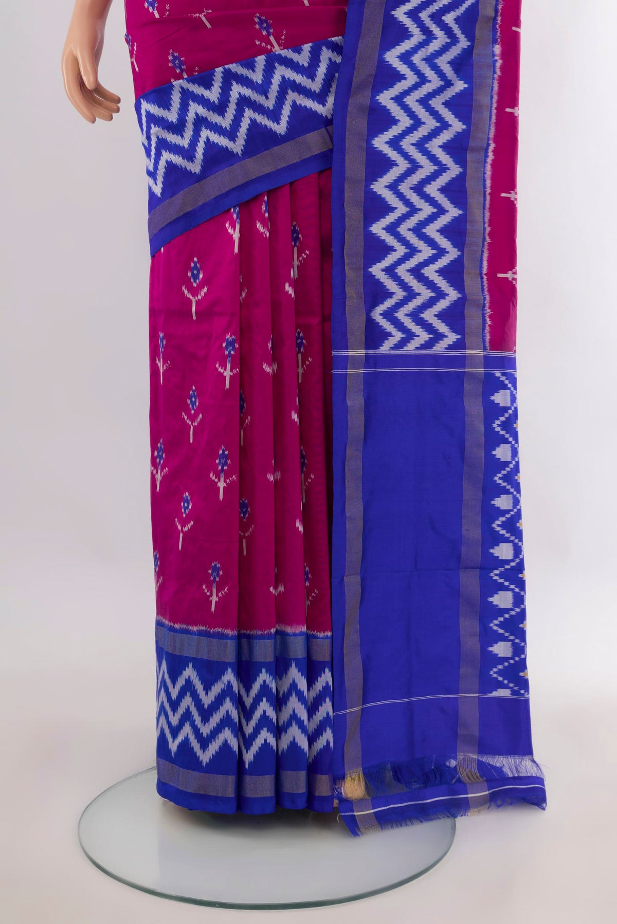 Pleats and pallu of Pure Silk Dark Pink Pochampally Saree with Ikat design on the body and Ikat Border. 