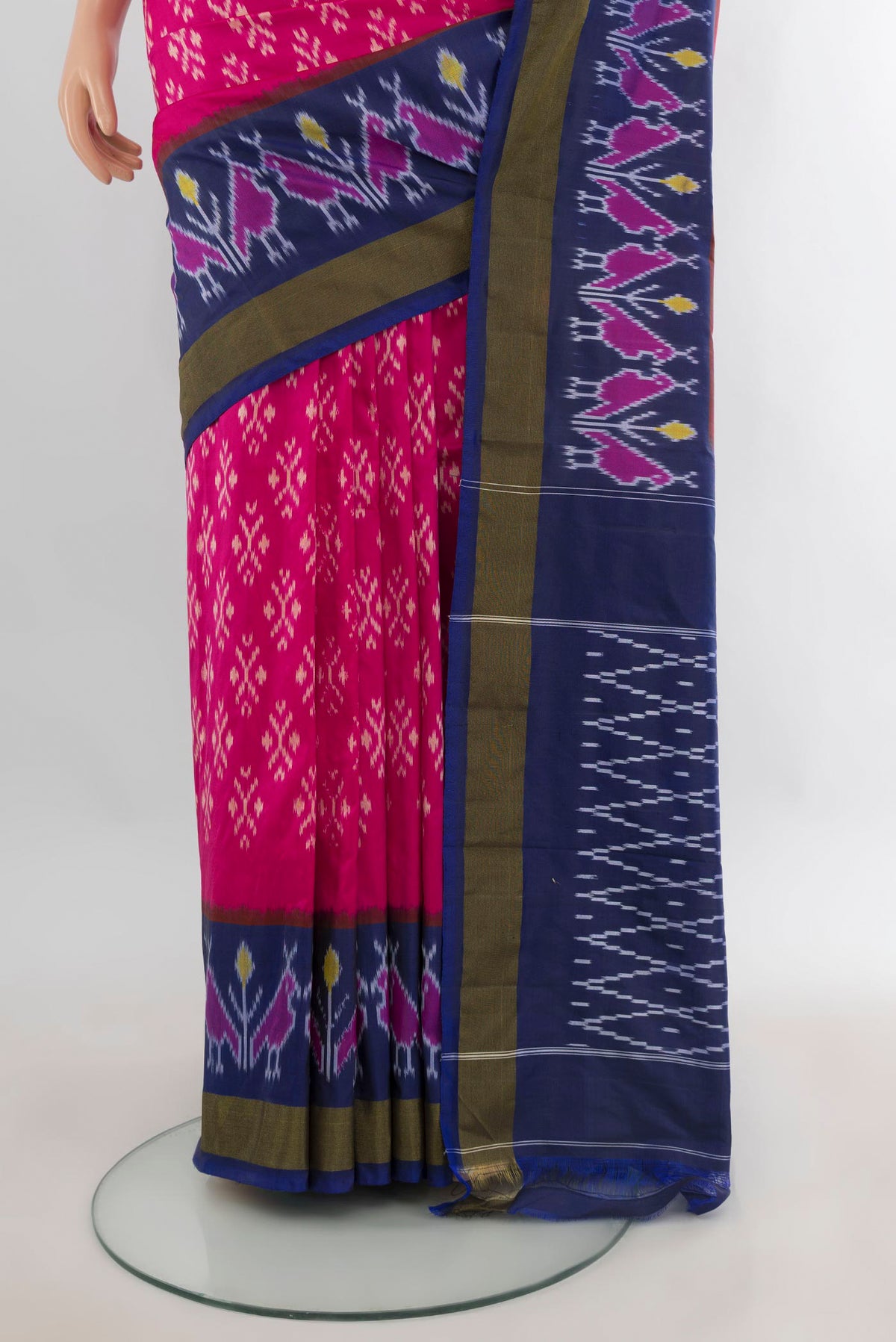 Pleats and pallu of Pure Silk Pink Pochampally Saree with Pure Ikat on the body and Ikat Border. 