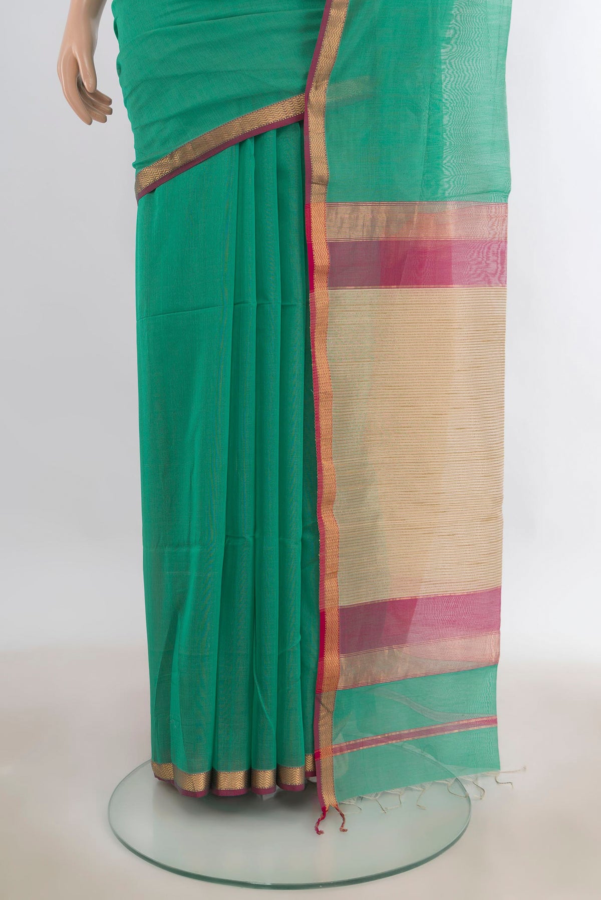 Pleats and pallu of Sea Green Maheshwari Cotton Saree with Plain Body and Zari Border. 
