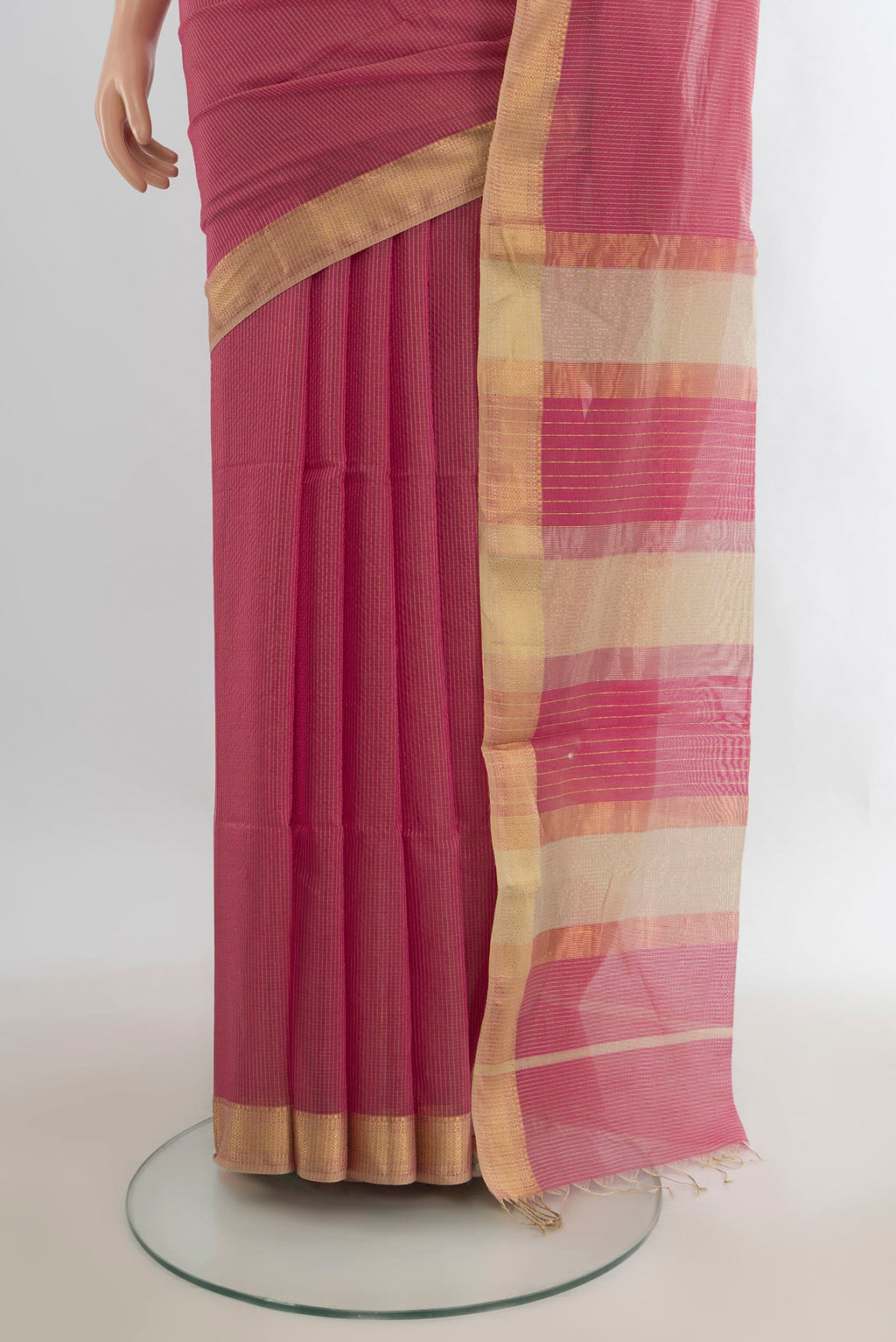 Pleats and pallu of Coral Maheshwari Cotton Saree with Checked design on the body and Zari Border. 