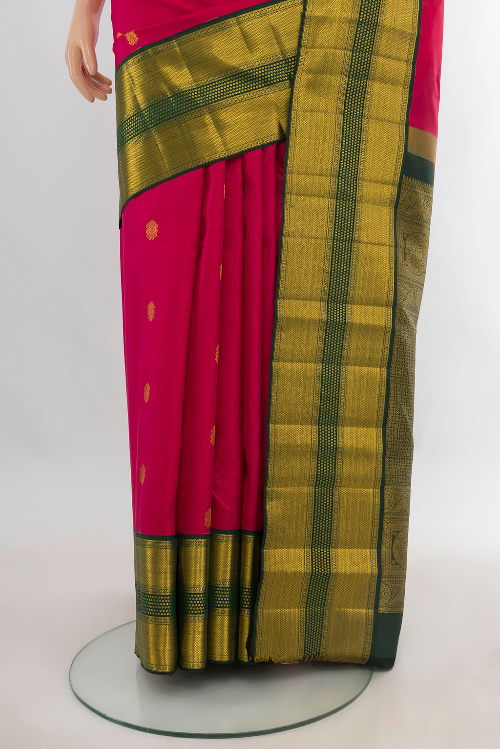 Pleats and pallu of Pure Silk Dark Pink Kanjivaram Saree with Zari Butta on the body and Zari Border. 