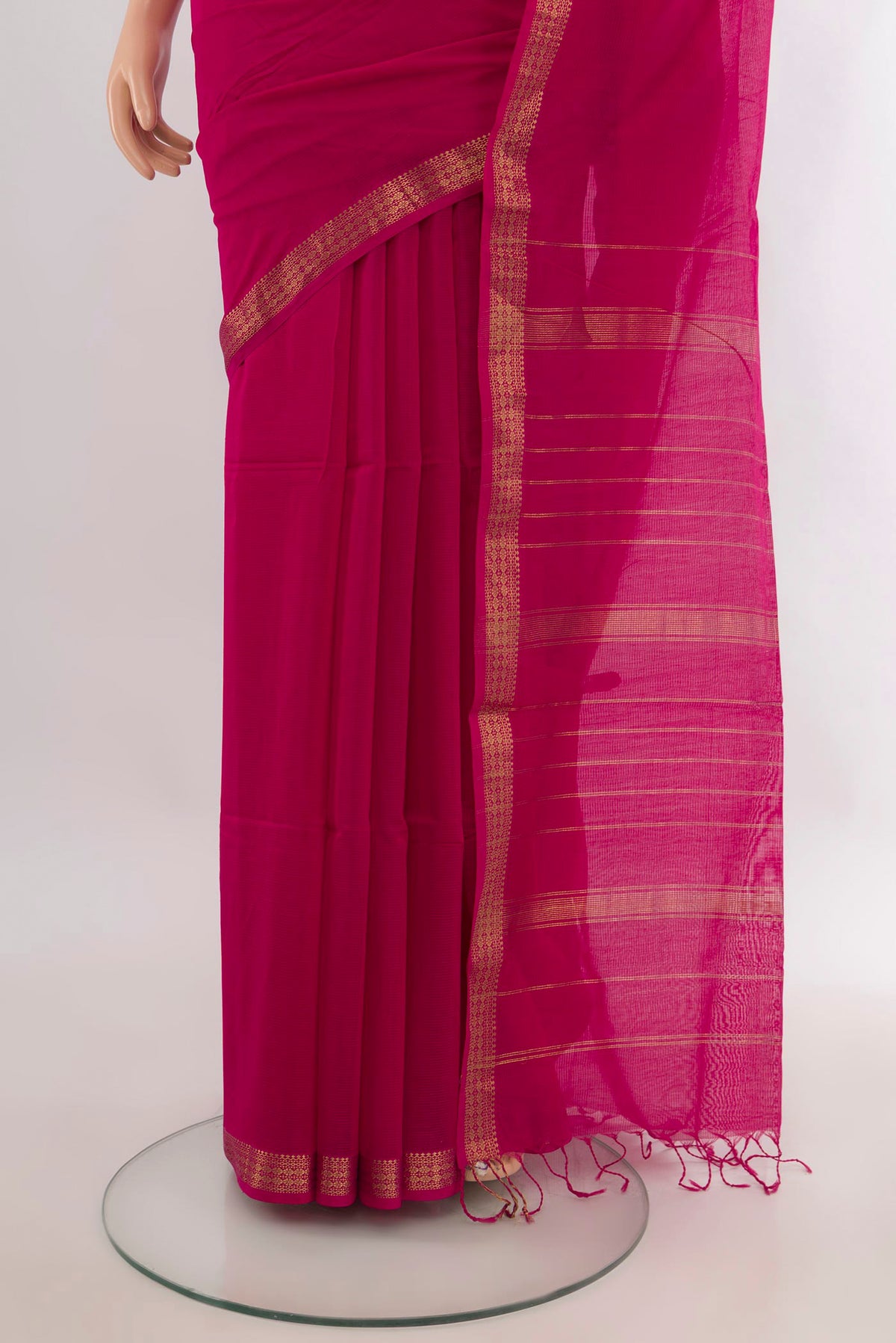 Pleats and pallu of Pink Maheshwari Cotton Saree with Plain Body and Zari Border. 