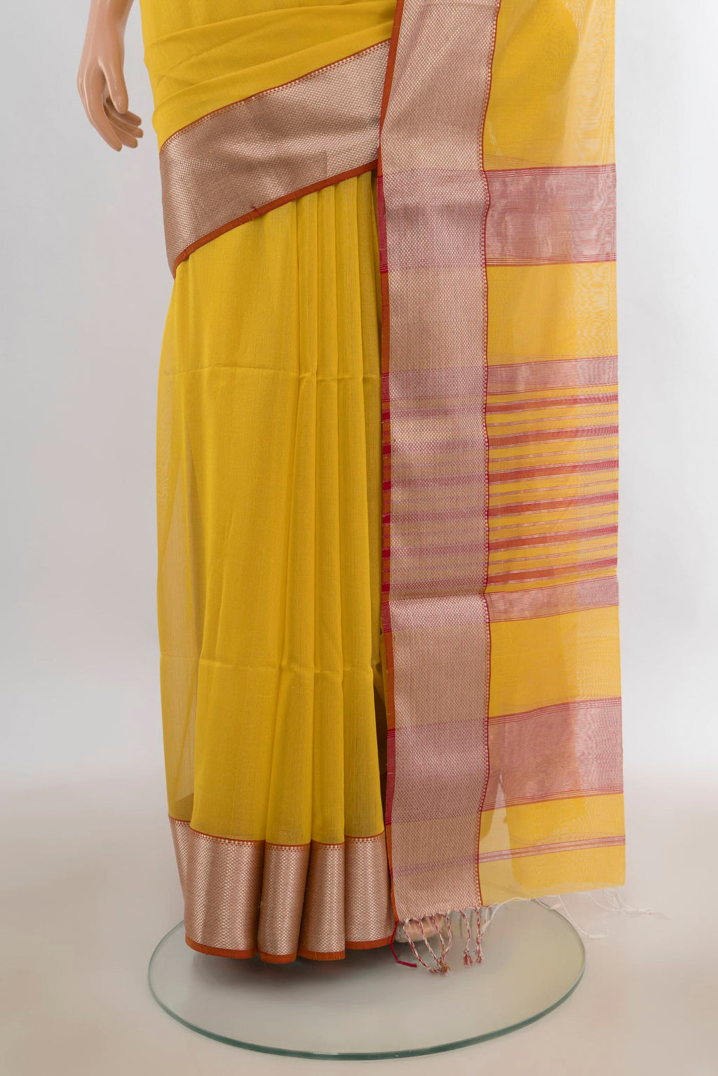 Pleats and pallu of Lemon Yellow Maheshwari Cotton Saree with Zari Butta on the body and Zari Border. 