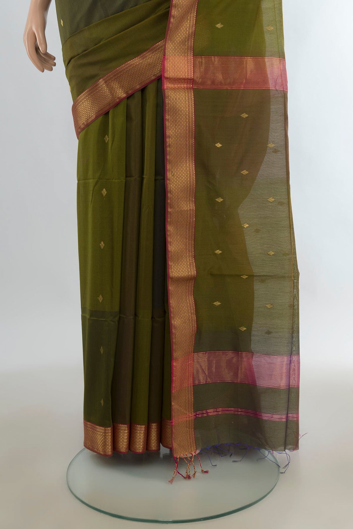 Pleats and pallu of Mehandi Green Maheshwari Cotton Saree with Zari Butta on the body and Zari Border. 