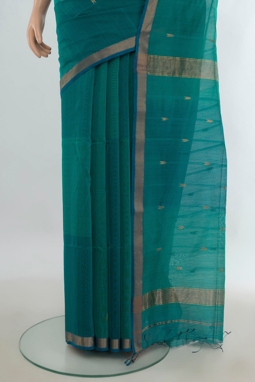 Pleats and pallu of Turquoise Maheshwari Cotton Saree with Zari Butta on the body and Zari Border. 