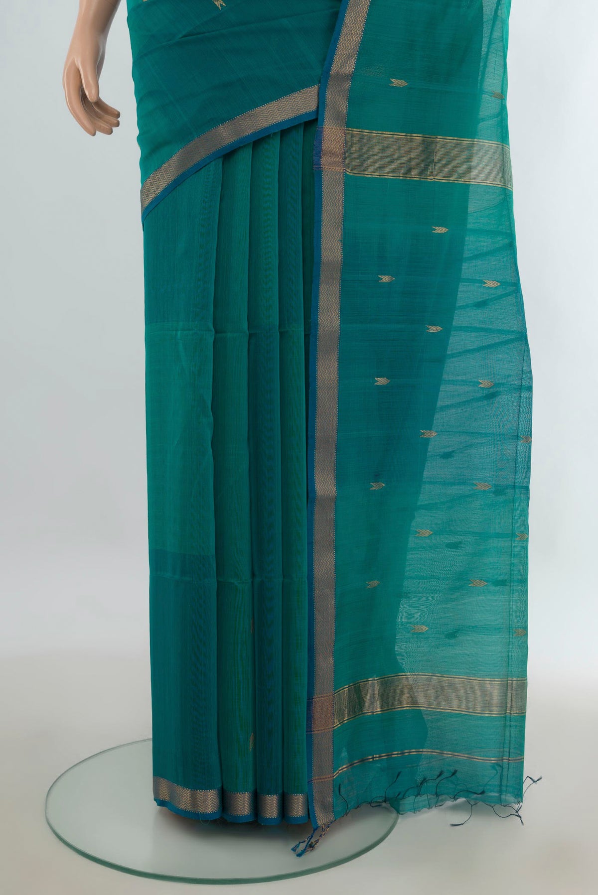 Pleats and pallu of Turquoise Maheshwari Cotton Saree with Zari Butta on the body and Zari Border. 