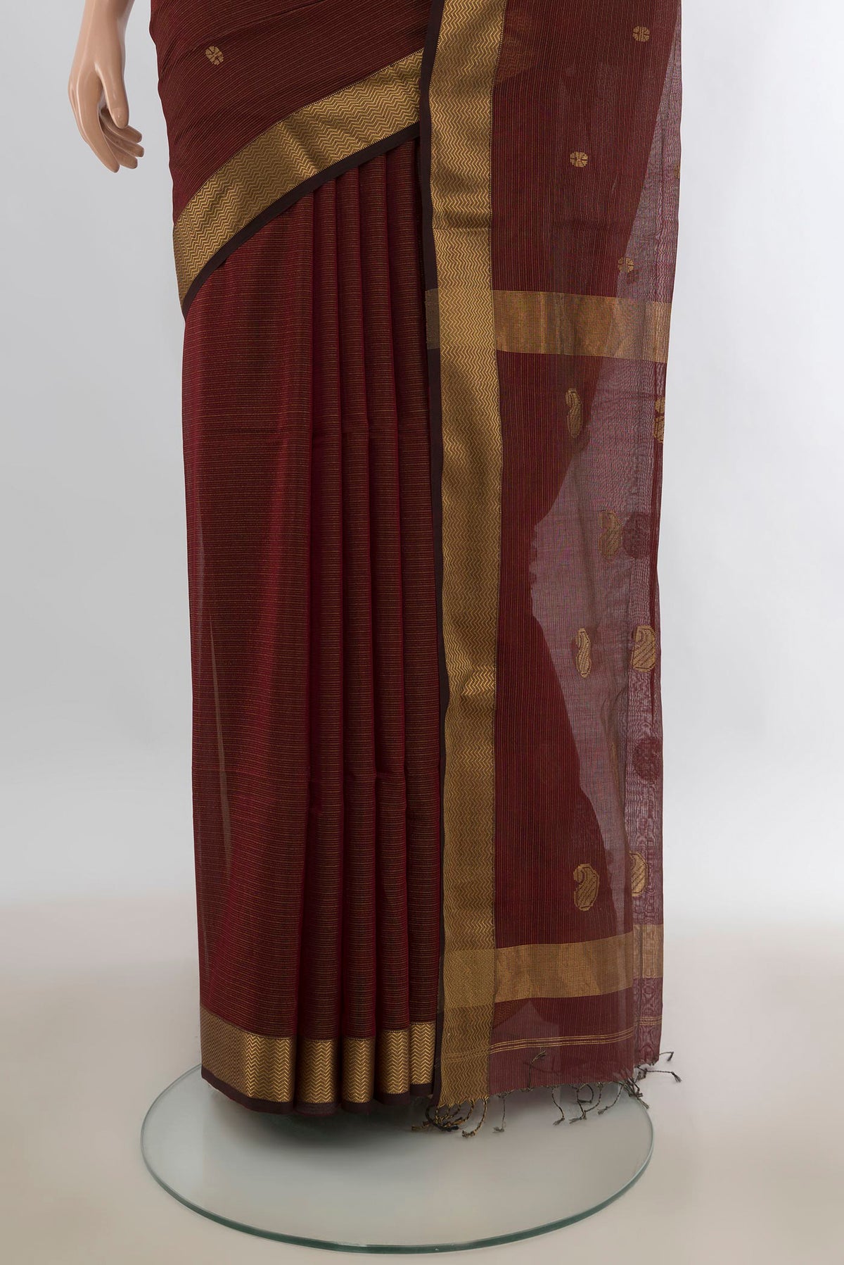 Pleats and pallu of Coffee Brown Maheshwari Cotton Saree with Zari Butta on the body and Zari Border. 