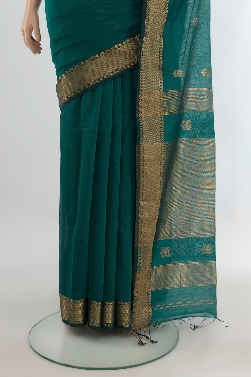 Pleats and pallu of Green Maheshwari Cotton Saree with Zari Butta on the body and Zari Border. 