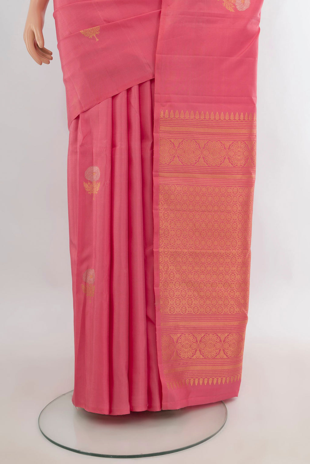 Pleats and pallu of Pure Silk Coral Kanchipuram Saree with Zari Butta on the body and Without Border. 