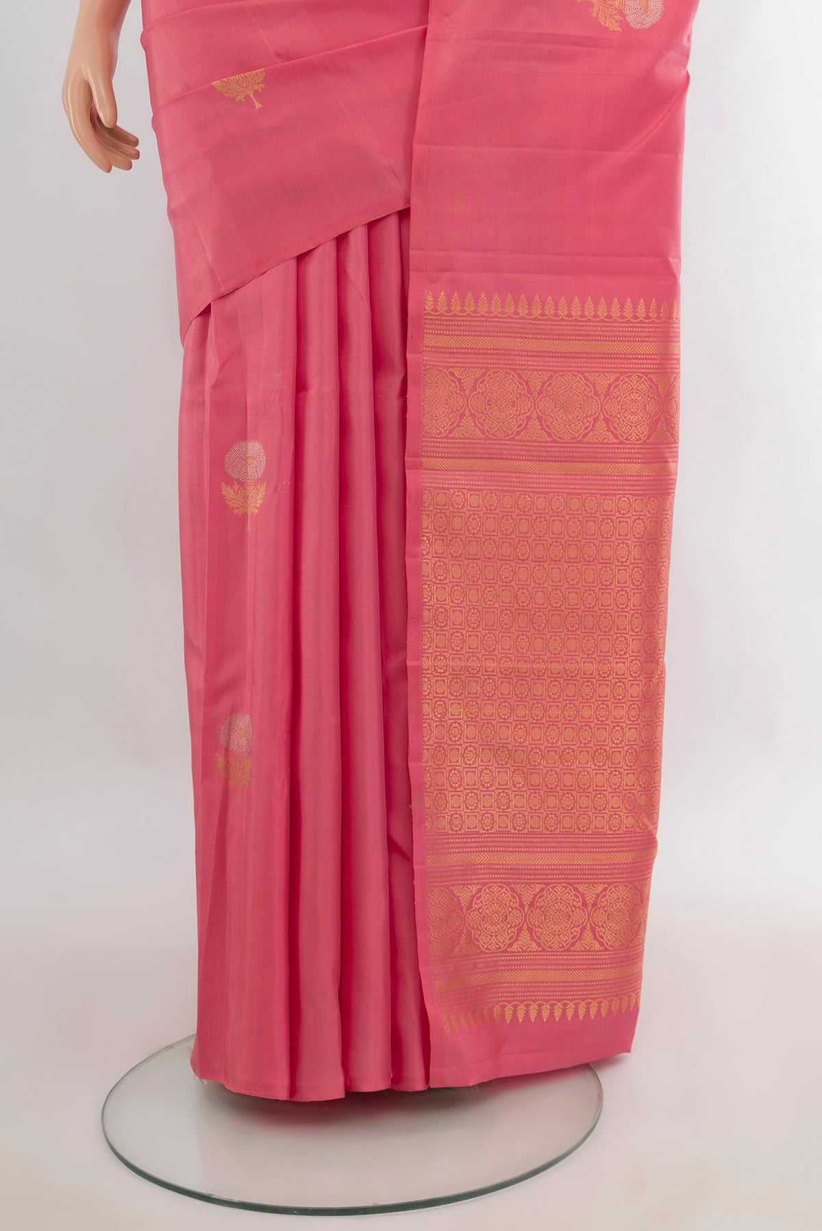 Pleats and pallu of Pure Silk Coral Kanchipuram Saree with Zari Butta on the body and Without Border. 