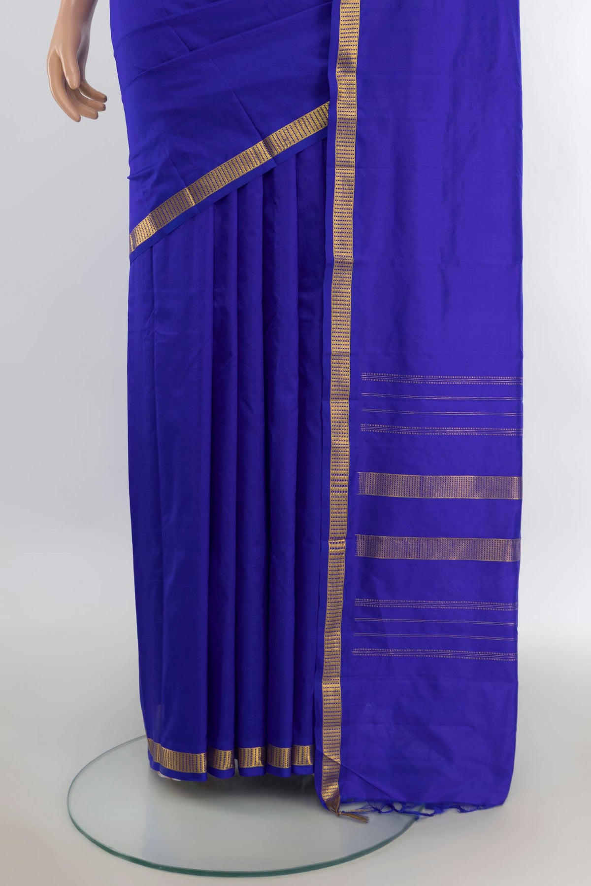 Pleats and pallu of Pure Silk Dark Blue Kanjivaram Saree with Plain Body and Silk Border. 