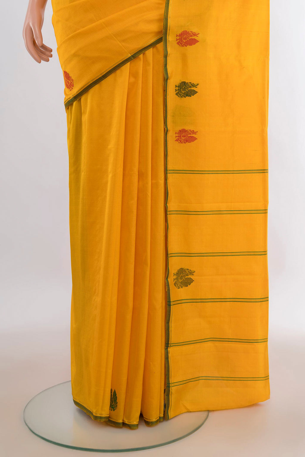 Pleats and pallu of Pure Silk Yellow Kanchipuram Saree with Plain Body and Thread Border. 