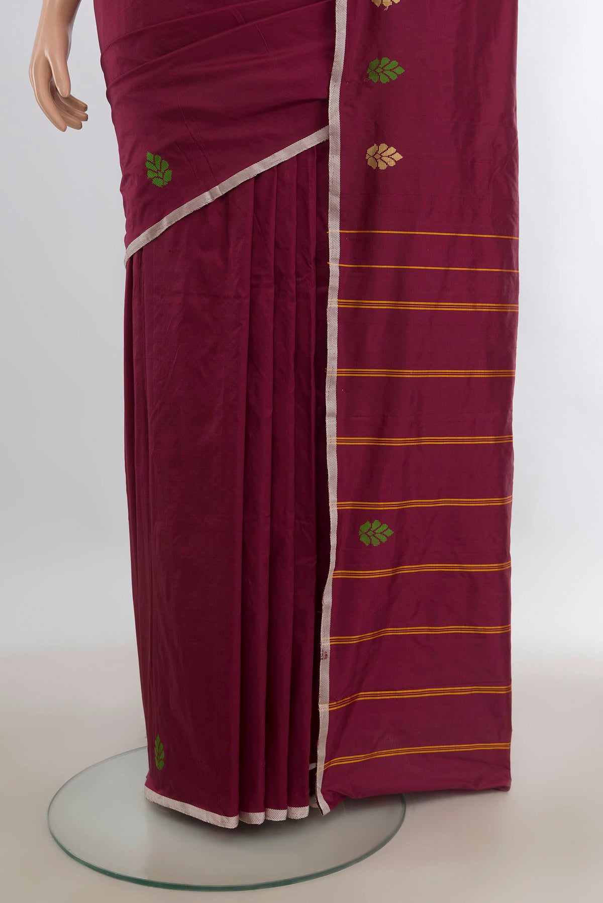 Pleats and pallu of Pure Silk Maroon Kanchipuram Saree with Plain Body and Thread Border. 