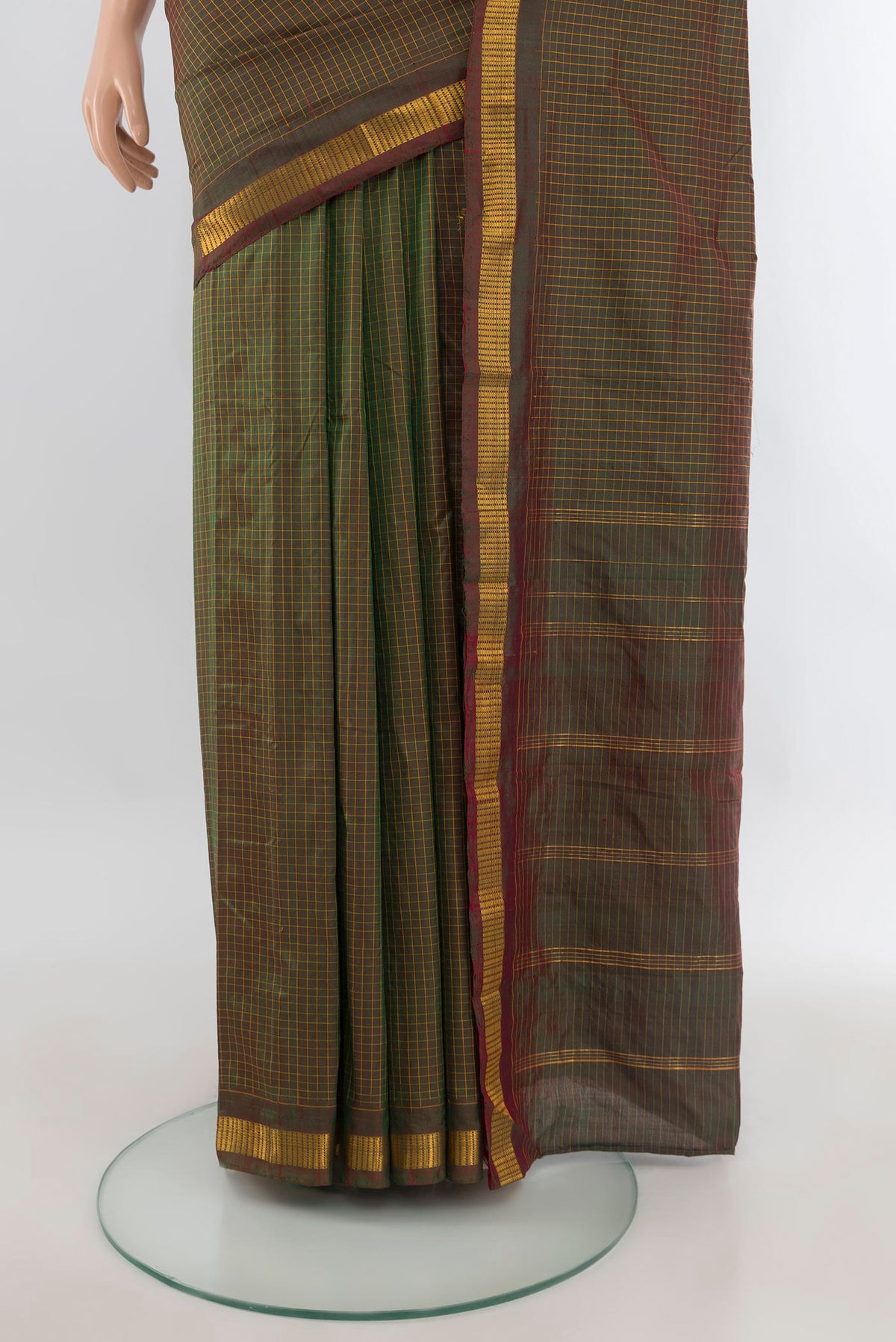 Pleats and pallu of Pure Silk Mehandi Green Dual Tone Kanjivaram Saree with Checked design on the body and Zari Border. 
