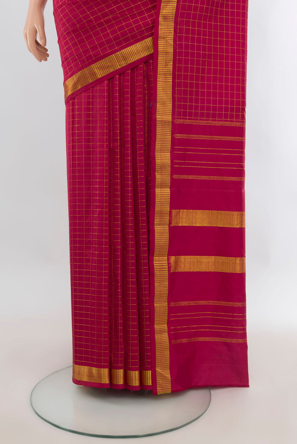 Pleats and pallu of Pure Silk Maroon Kanchipuram Saree with Checked design on the body and Zari Border. 