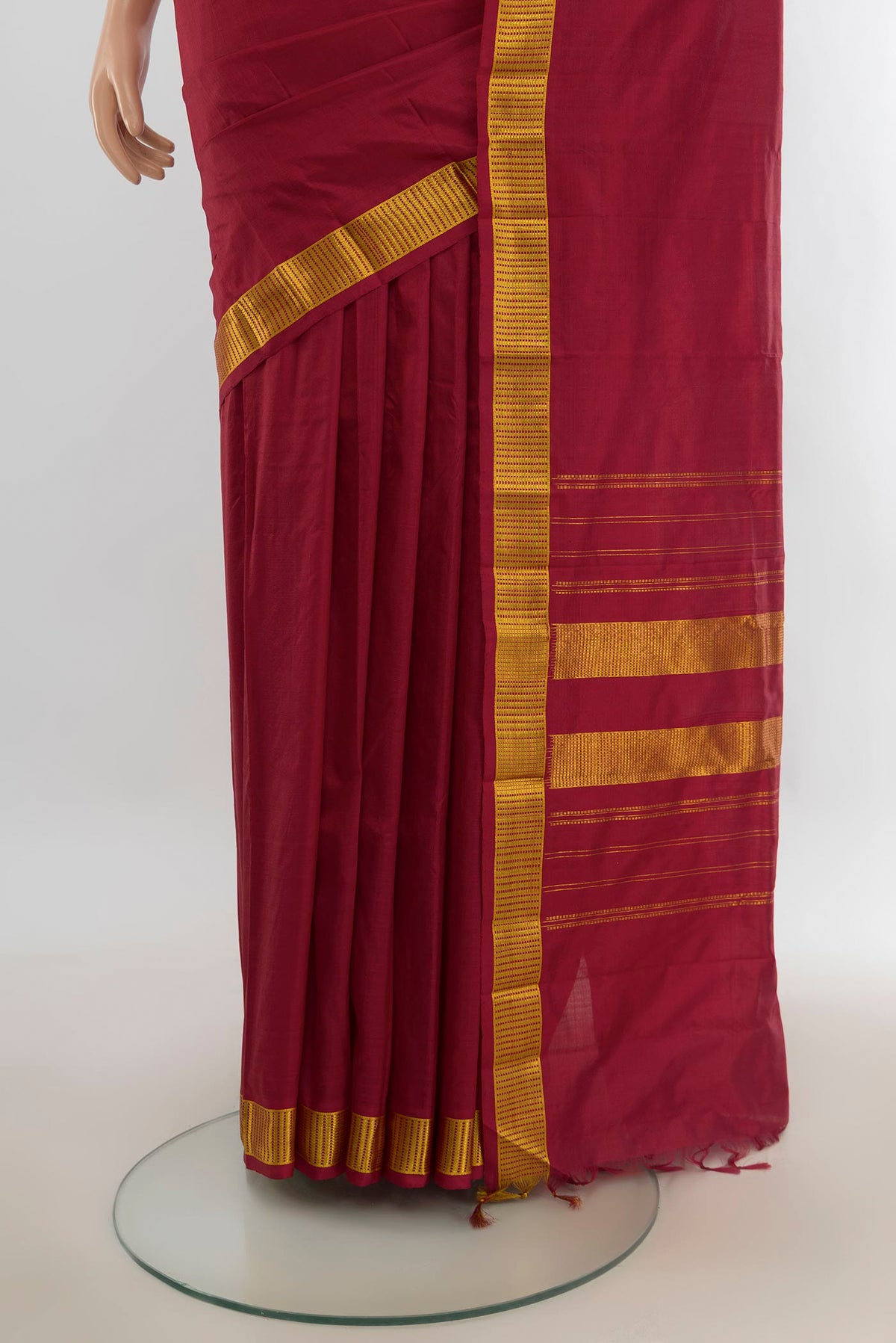 Pleats and pallu of Pure Silk Maroon Kanjivaram Saree with Plain Body and Silk Border. 