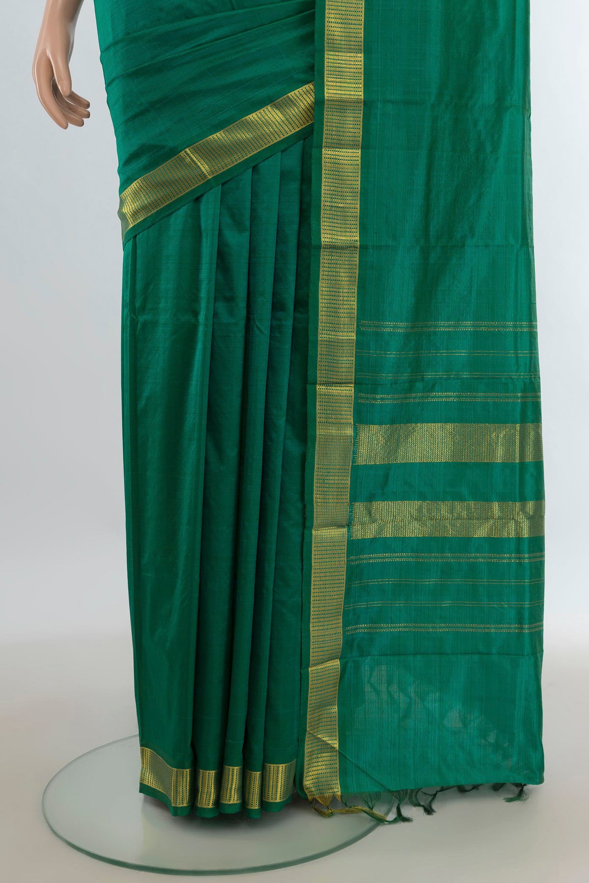 Pleats and pallu of Pure Silk Green Kanjivaram Saree with Plain Body and Zari Border. 