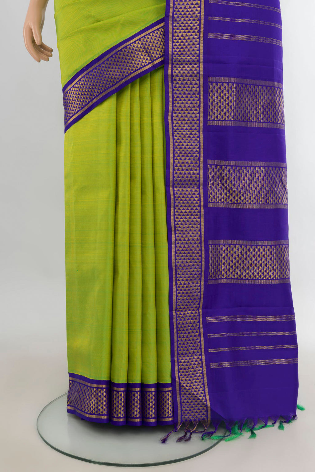 Pleats and pallu of Pure Silk Parrot Green Kanchipuram Nine Yards Saree with Plain Body and Zari Border. 