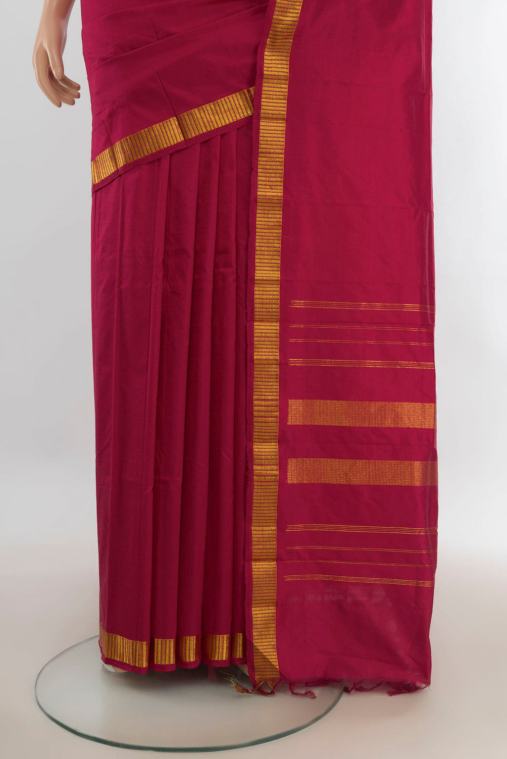 Pleats and pallu of Pure Silk Dark Pink Kanjivaram Saree with Plain Body and Silk Border. 