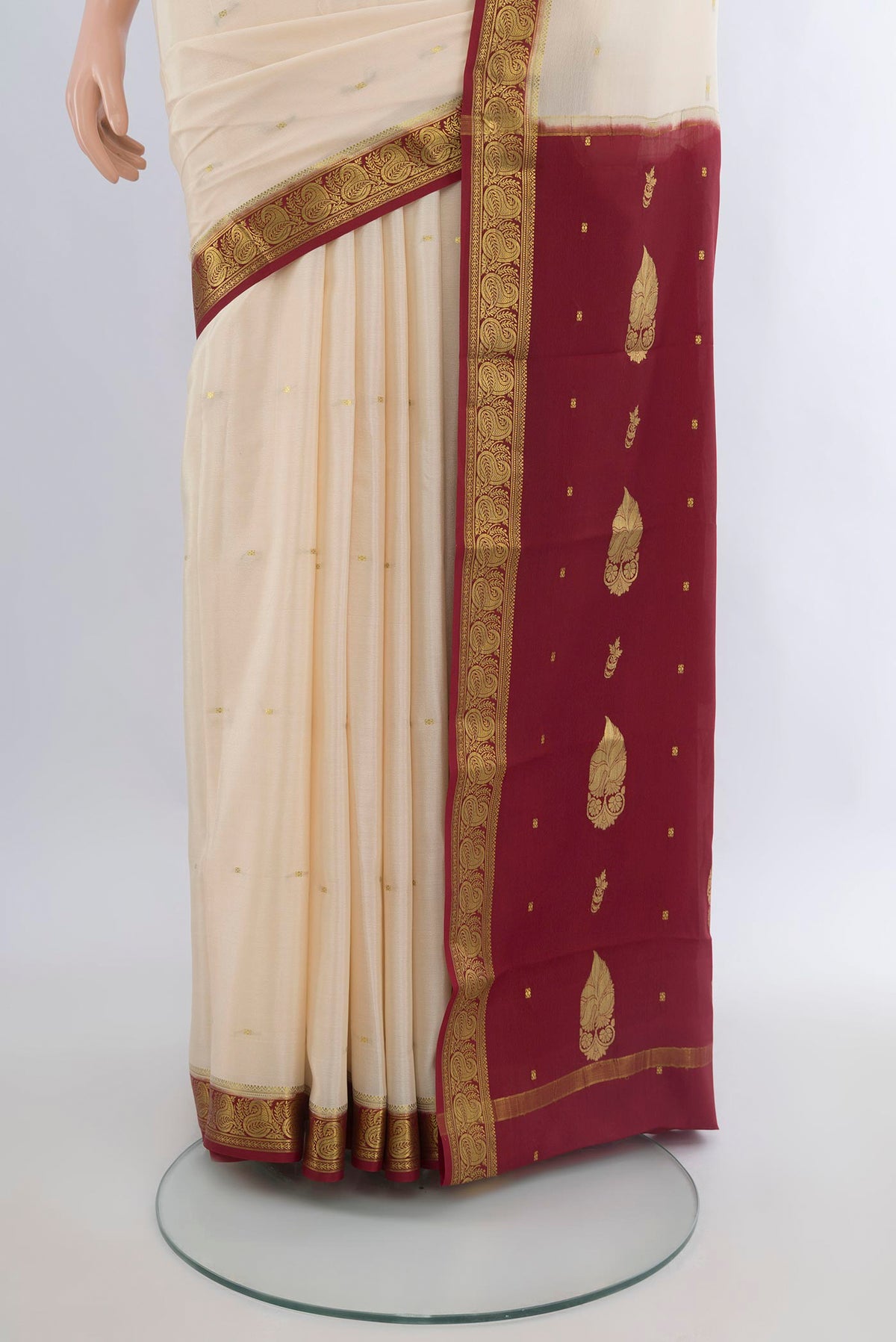 Pleats and pallu of Cream Mysore Crepe Saree with Zari Butta on the body and Zari Border. 