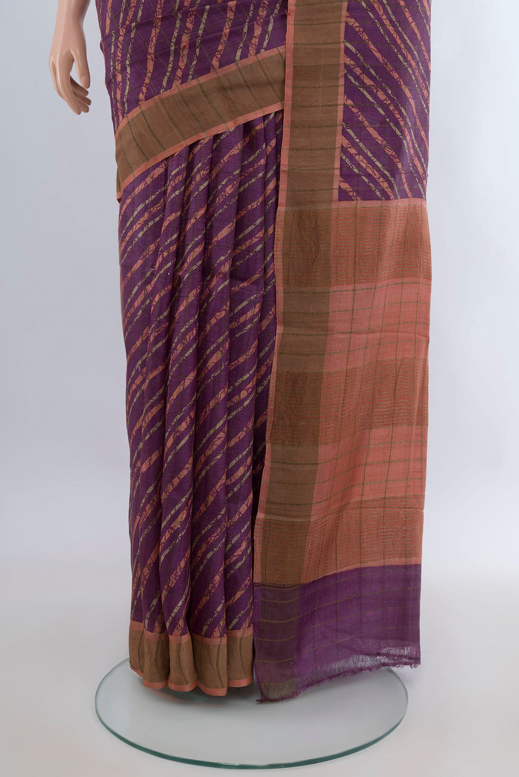 Pleats and pallu of Mauve Tussar Saree with Floral Print on the body and Zari Border. 