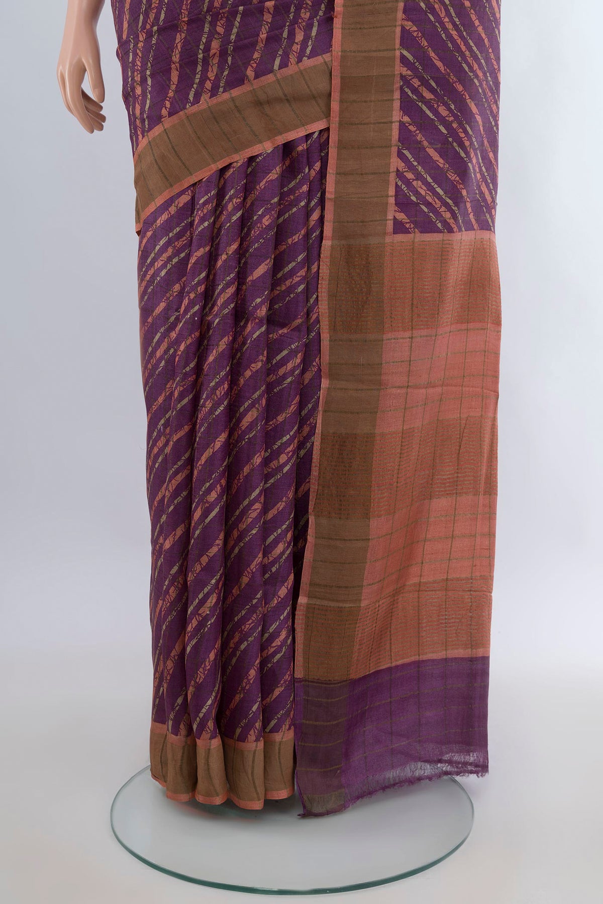 Pleats and pallu of Mauve Tussar Saree with Floral Print on the body and Zari Border. 