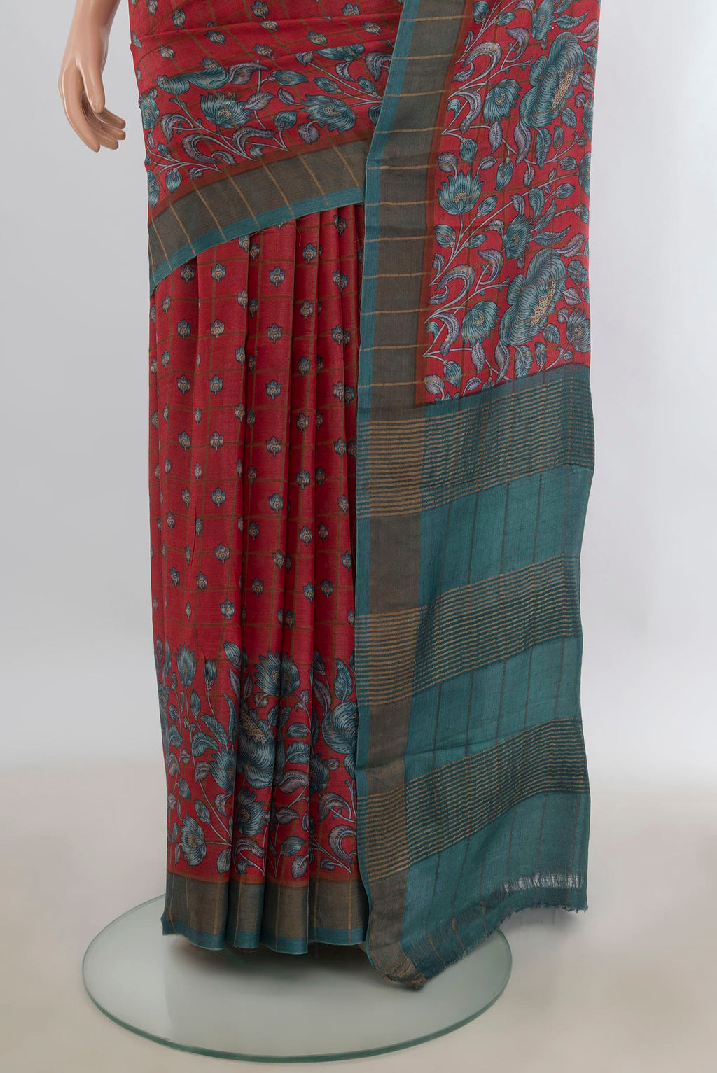 Pleats and pallu of Red Tussar Saree with Printed design on the body and Zari And Thread Border. 