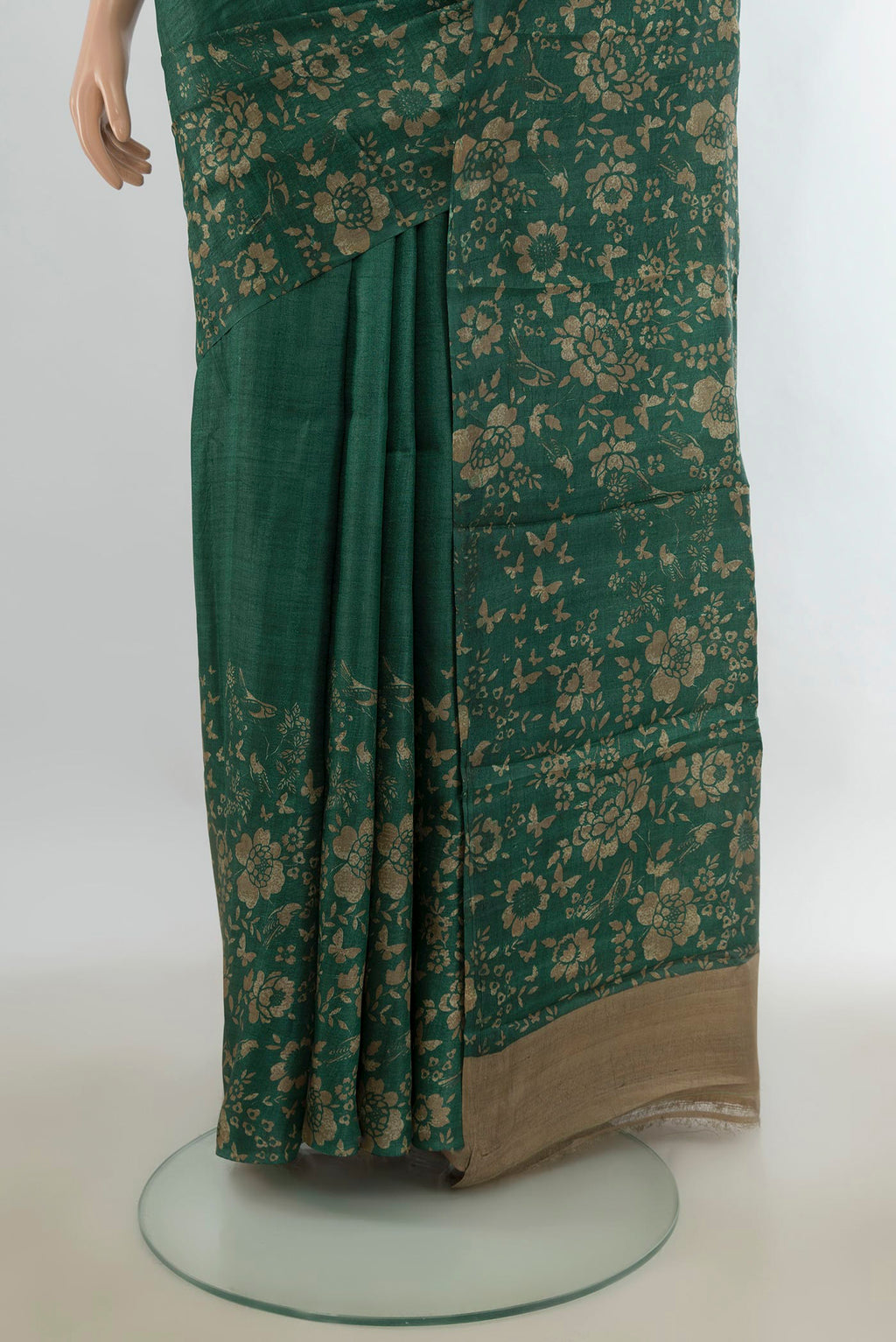 Pleats and pallu of Bottle Green Tussar Saree with Plain Body and Without Border. 