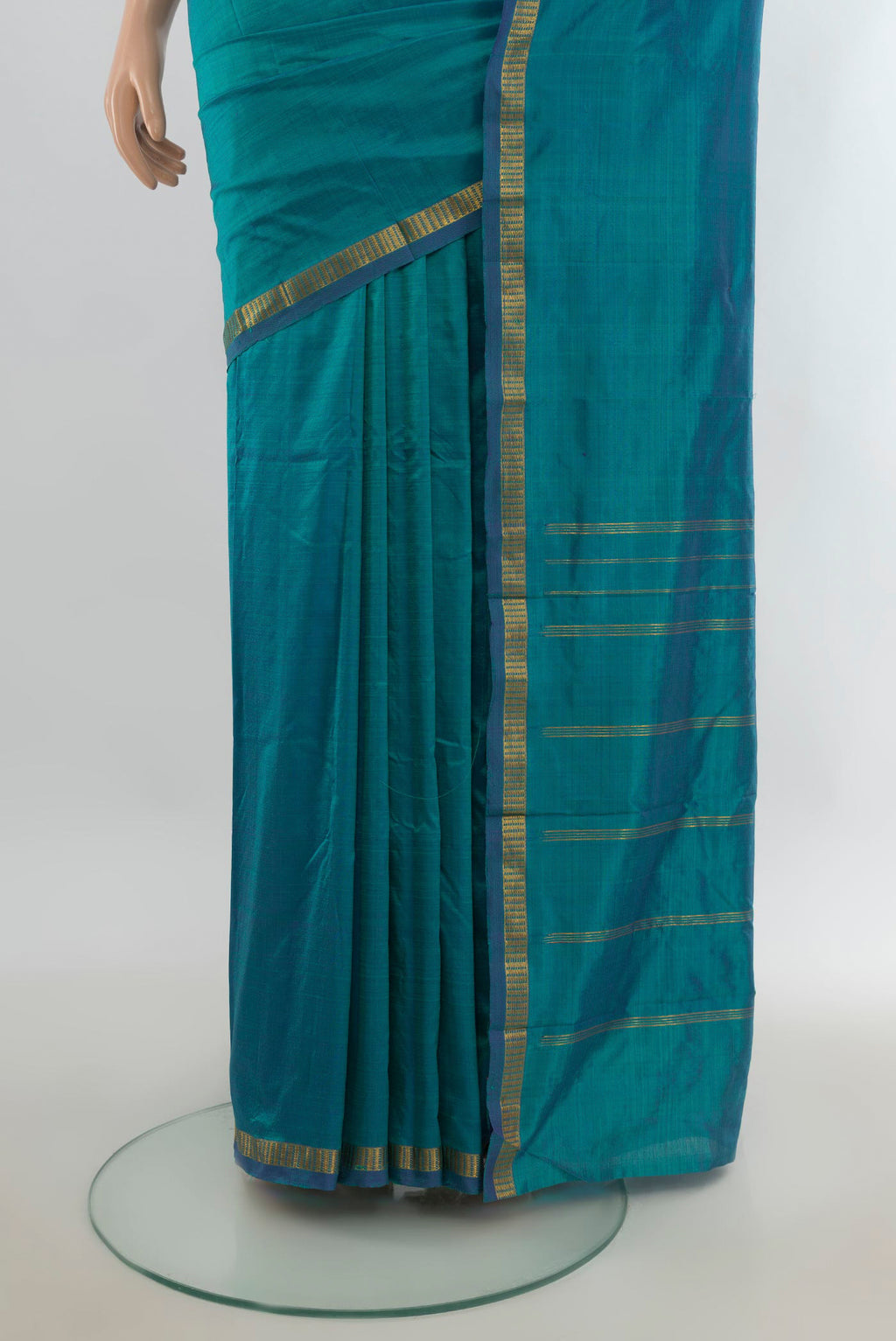 Pleats and pallu of Pure Silk Peacock Blue Kanchipuram Saree with Plain Body and Silk Border. 