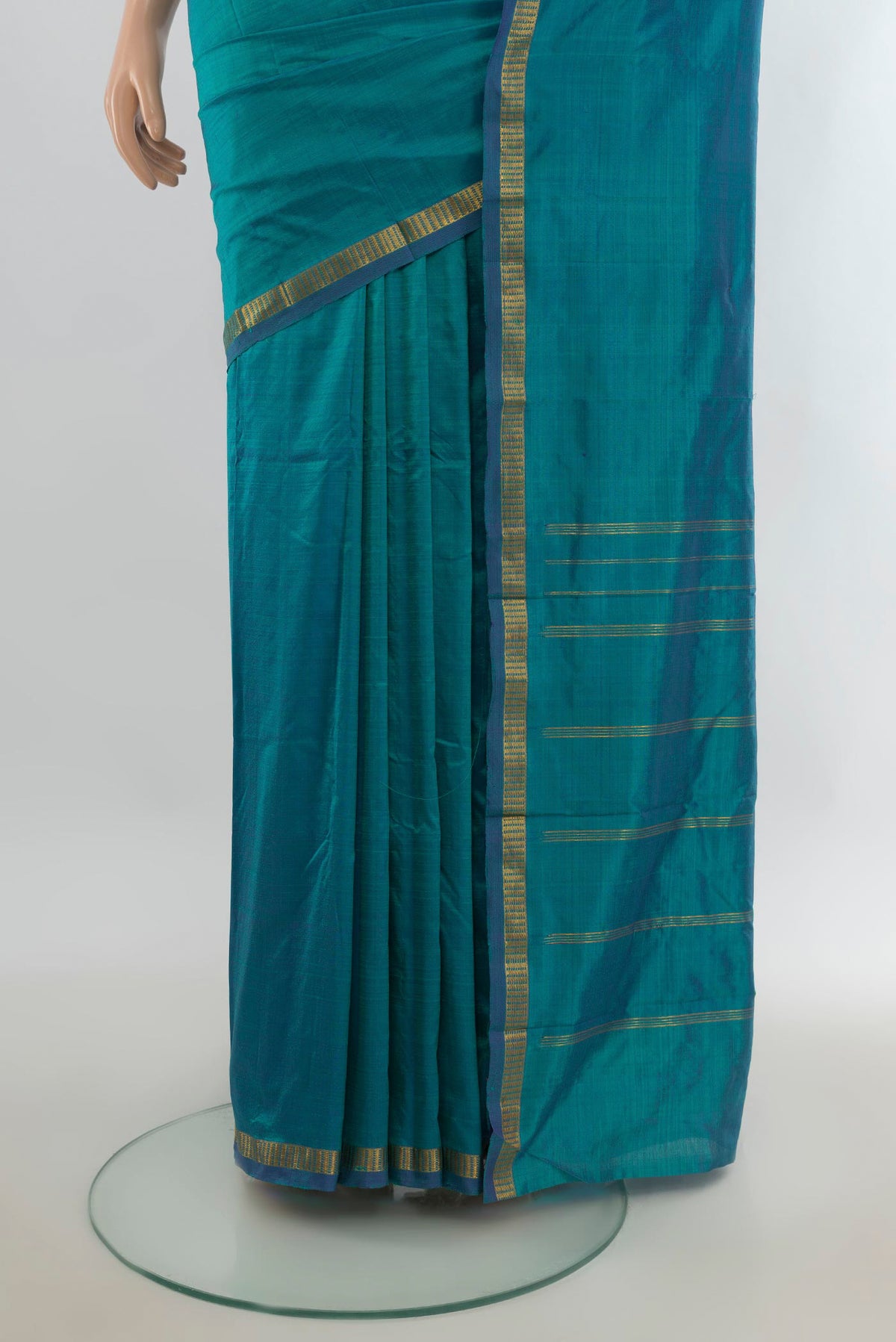 Pleats and pallu of Pure Silk Peacock Blue Kanchipuram Saree with Plain Body and Silk Border. 