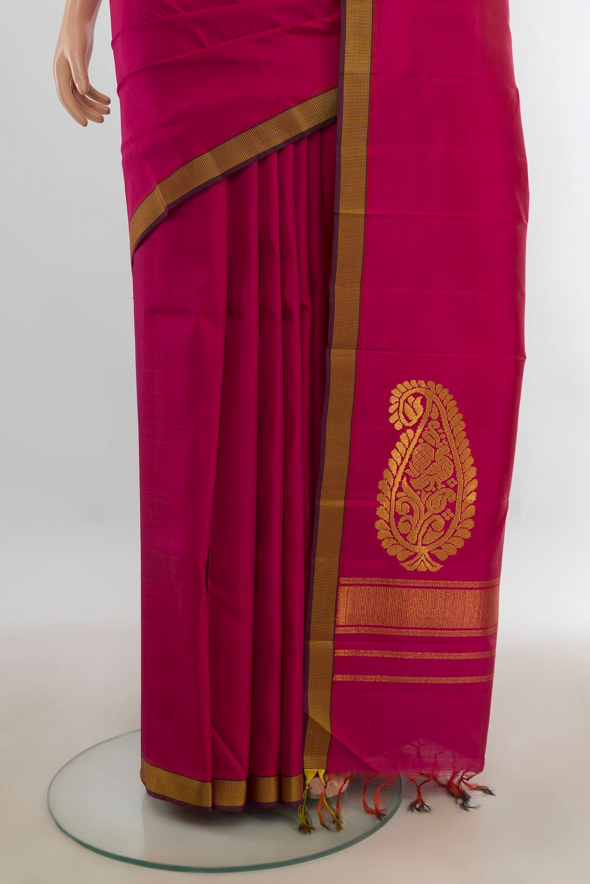 Pleats and pallu of Pure Silk Dark Pink Kanchipuram Saree with Plain Body and Silk Border. 