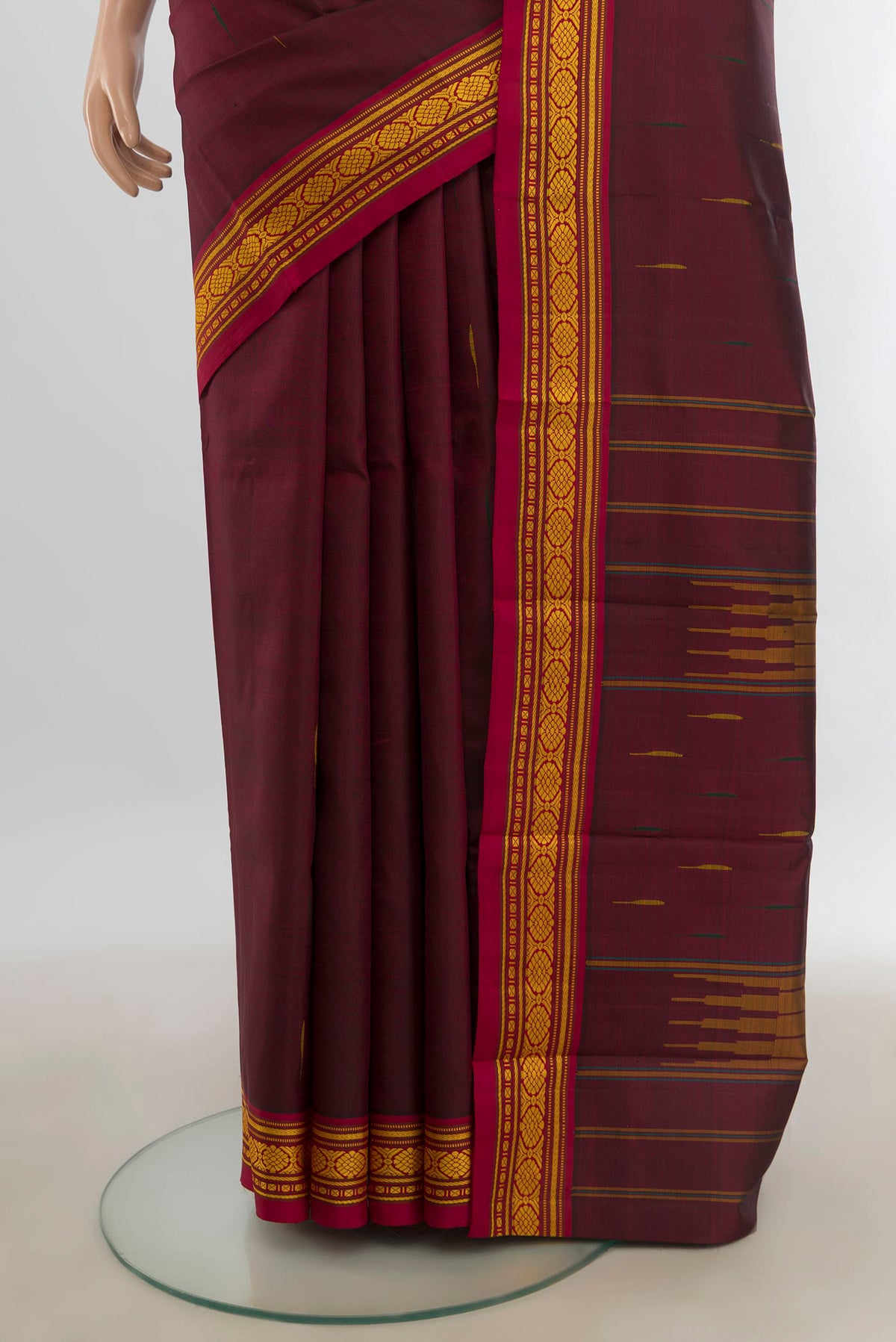 Pleats and pallu of Pure Silk Coffee Brown Kanjivaram Saree with Plain Body and Silk Border. 