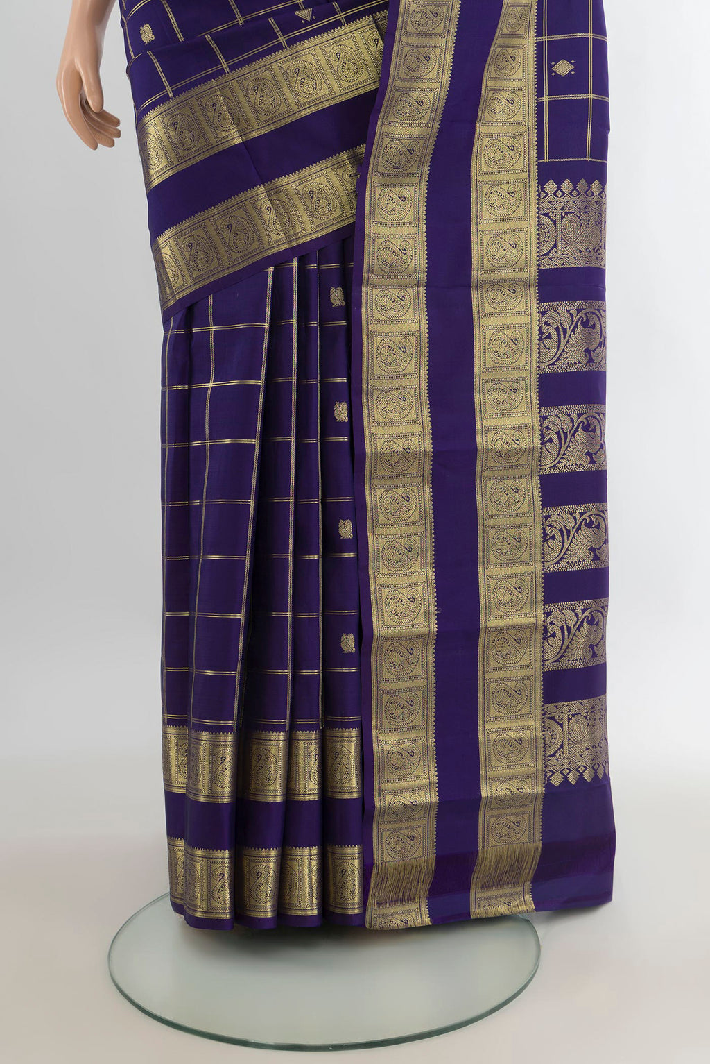 Pleats and pallu of Pure Silk Navy Blue Kanjivaram Saree with Checked design on the body and Zari Border. 