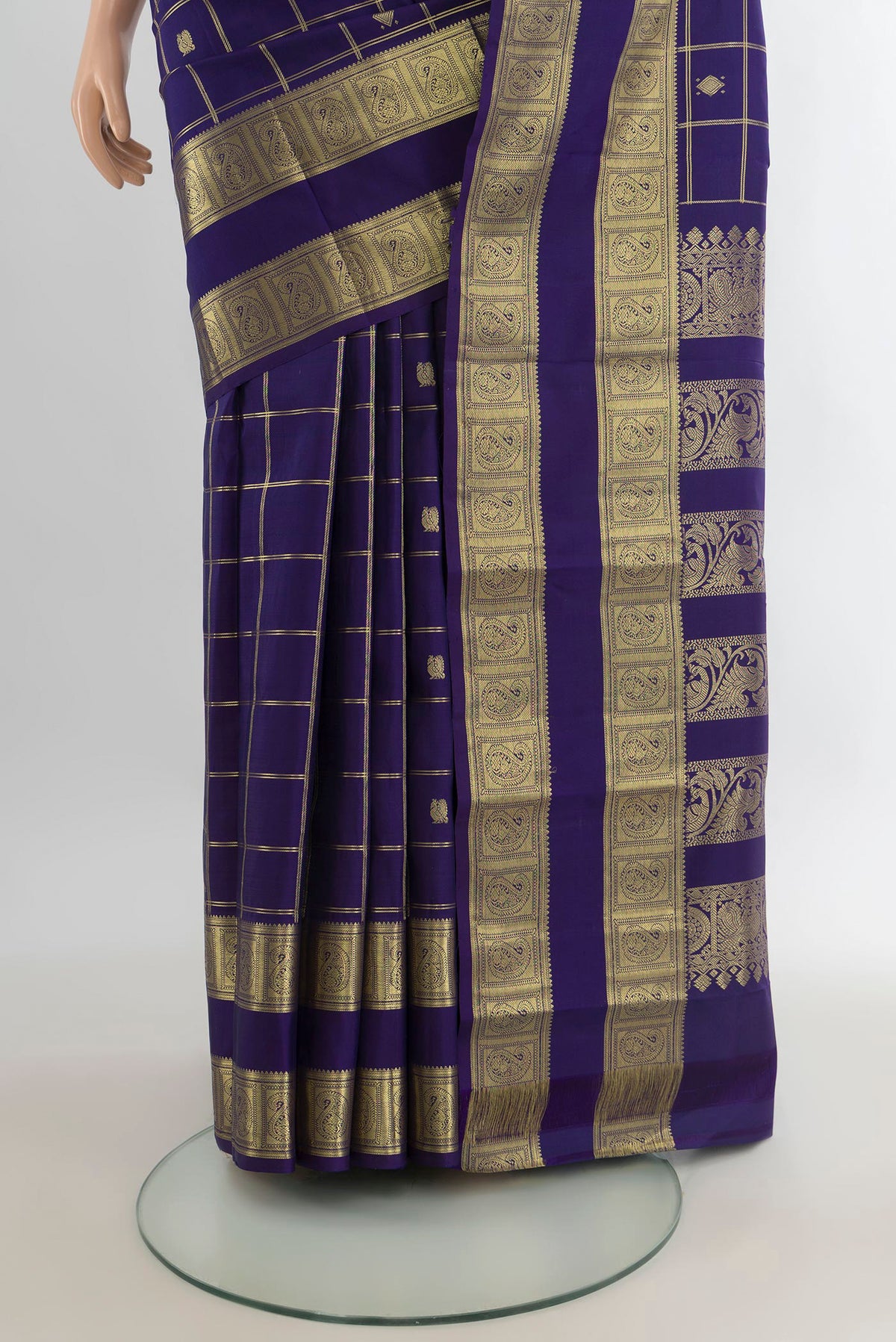 Pleats and pallu of Pure Silk Navy Blue Kanjivaram Saree with Checked design on the body and Zari Border. 
